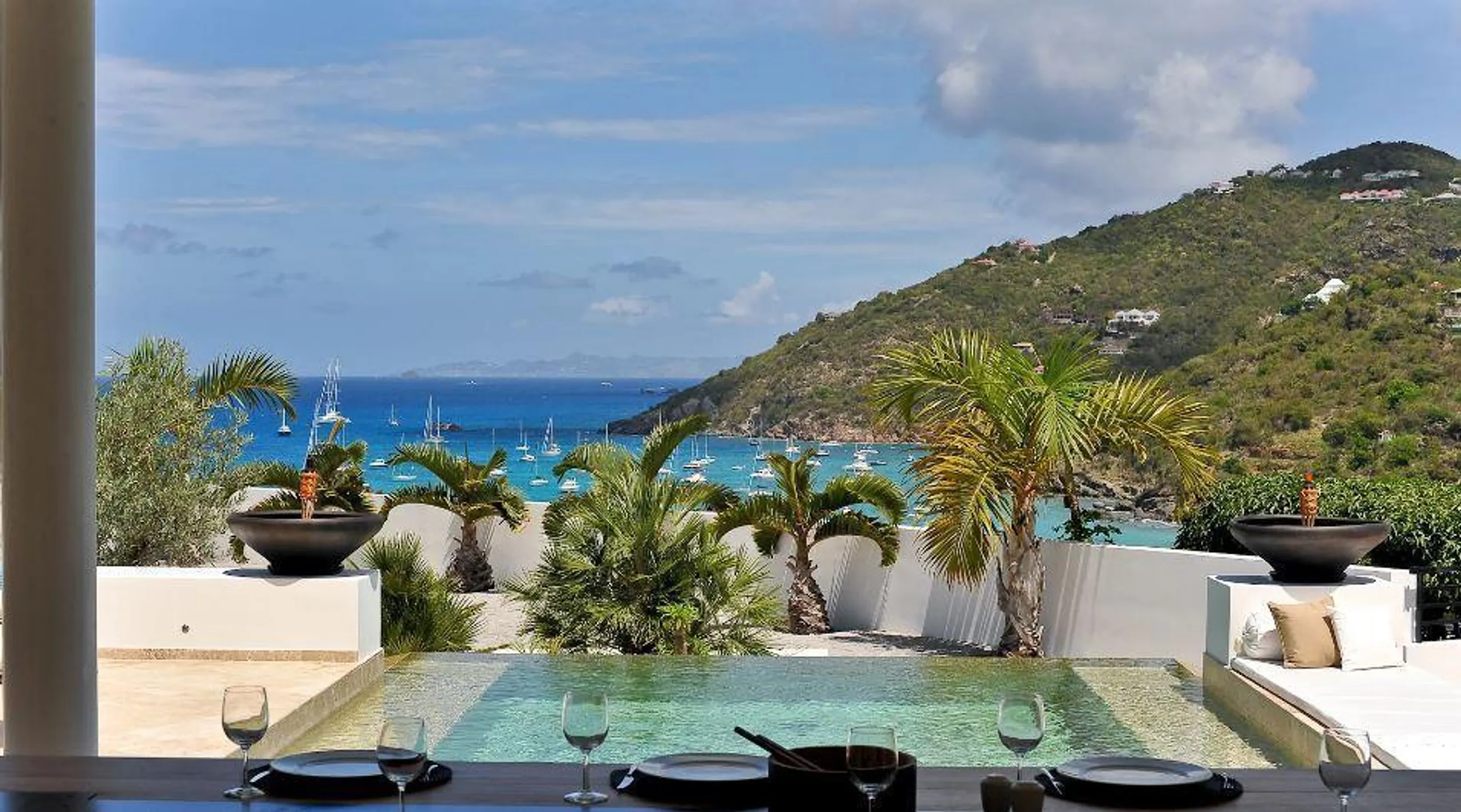 Majestic Luxe Villa with Infinity Pool and Jacuzzi Overlooking Gustavia, Gustavia