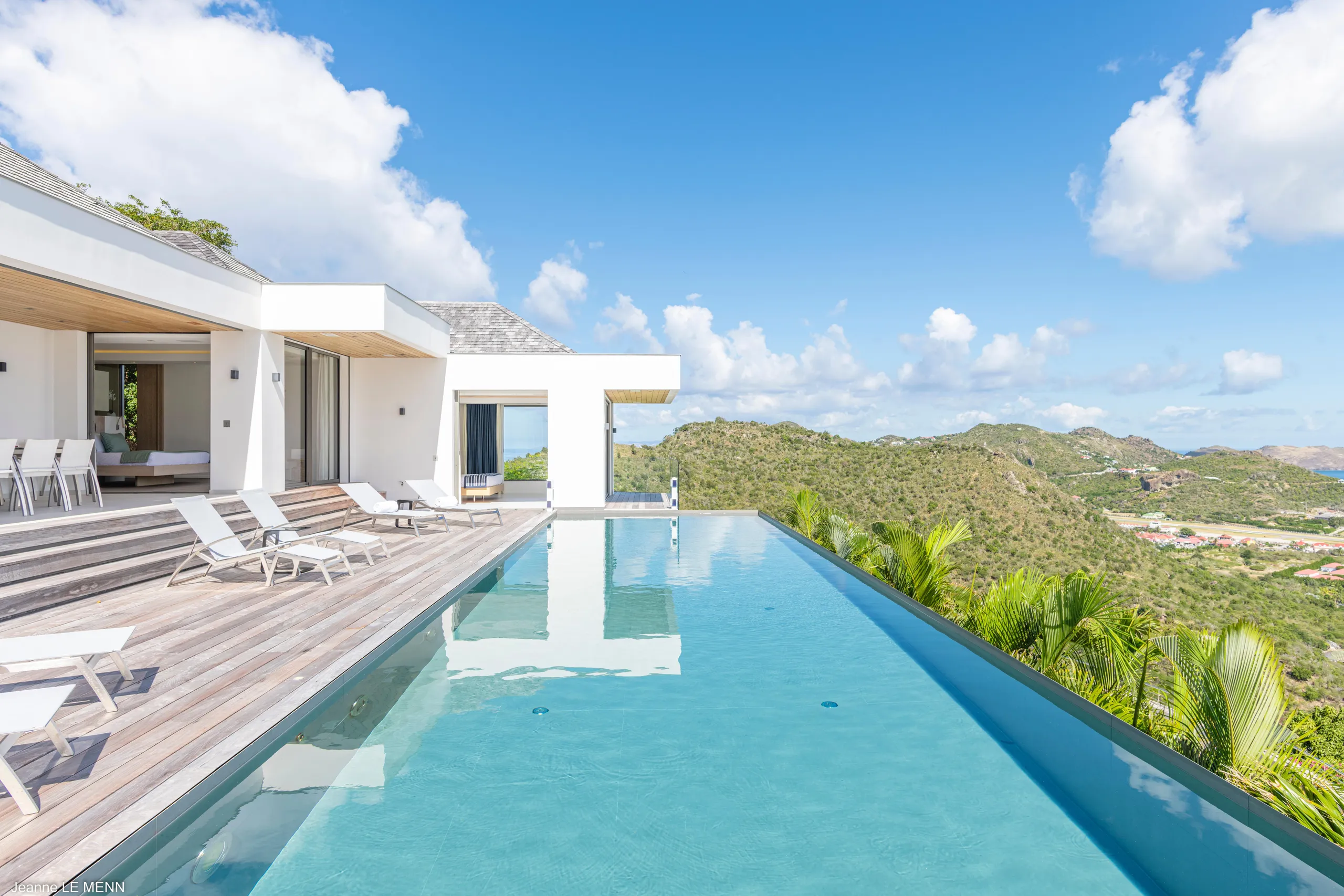 Grandiose Caribbean Bay Villa with Infinity Pool, Lurin