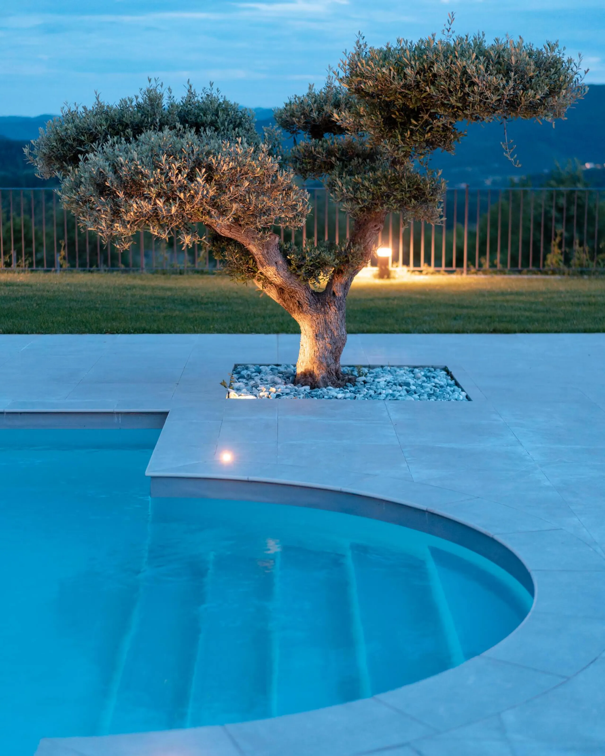 Spacious Tuscan Stone Villa with Pool, Garden, and Scenic Views — photograph 10