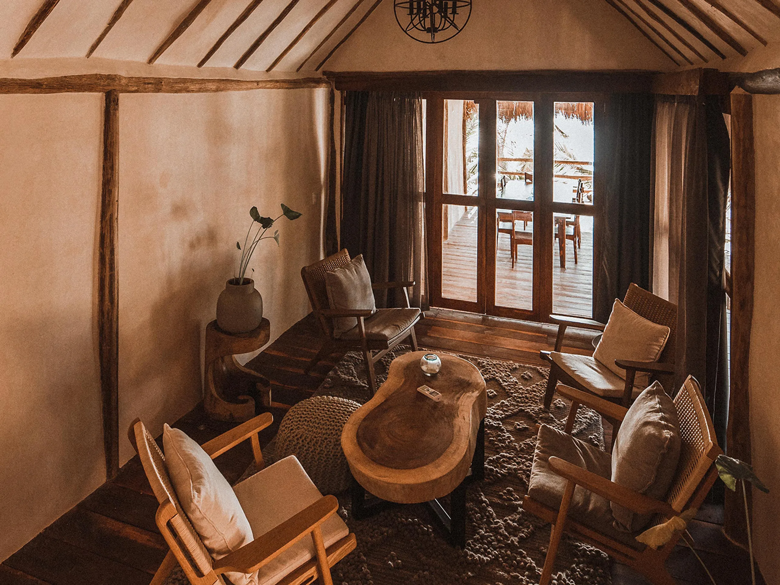Captivating Luxury Villa with Beach Access — photograph 5