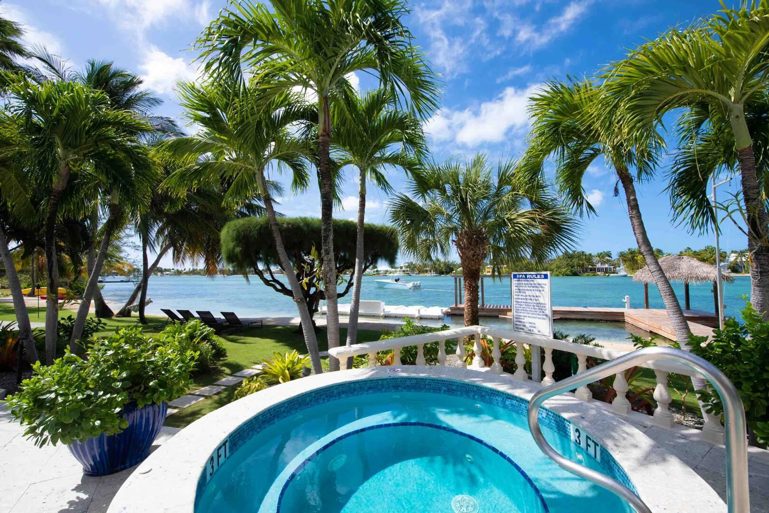 Bioluminescent Bay Luxury Grand Villa with Private Resort Pool and Beach — photograph 3