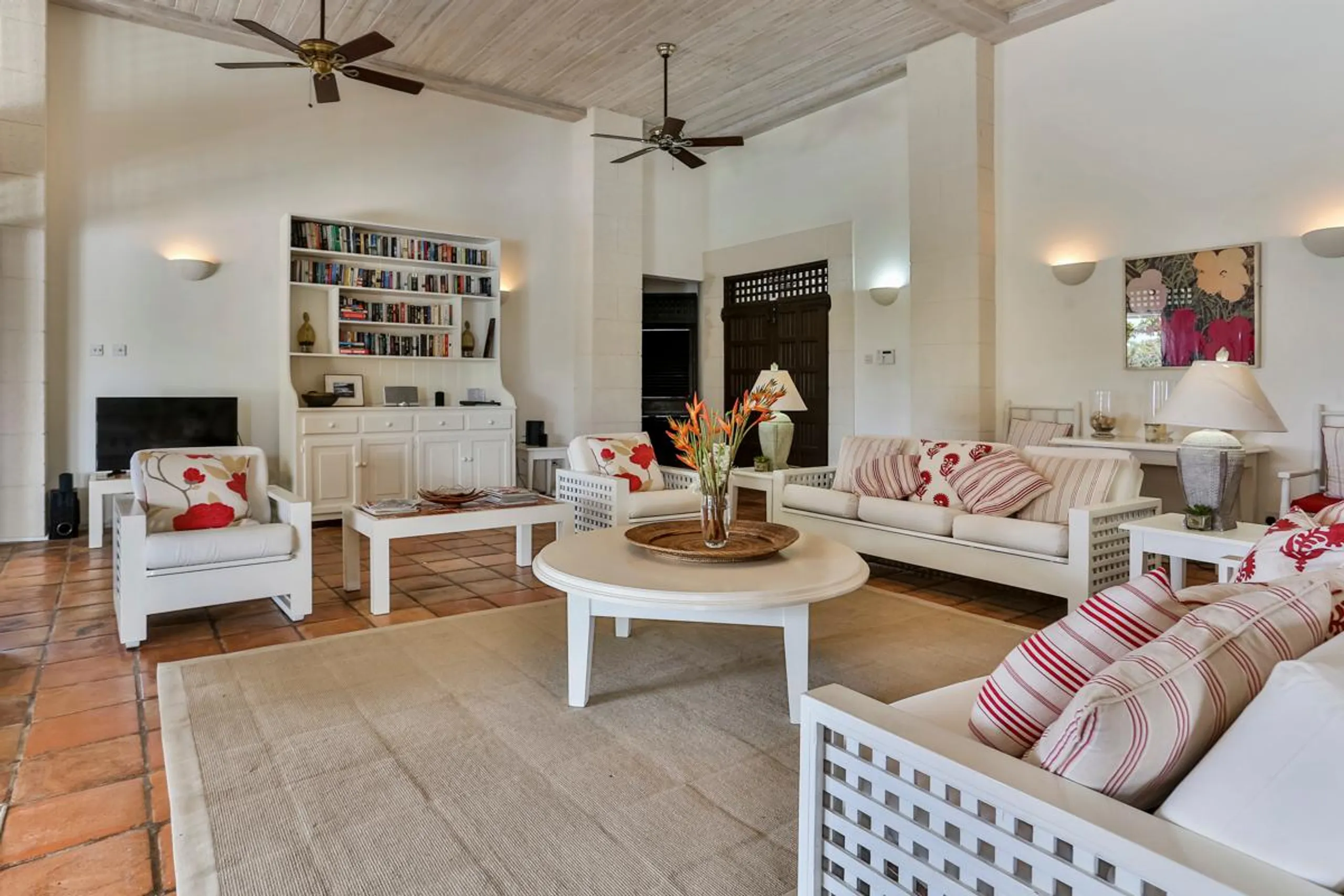 Ornate 7BR Villa with Pool and Views of the Atlantic and Caribbean Seas — photograph 10
