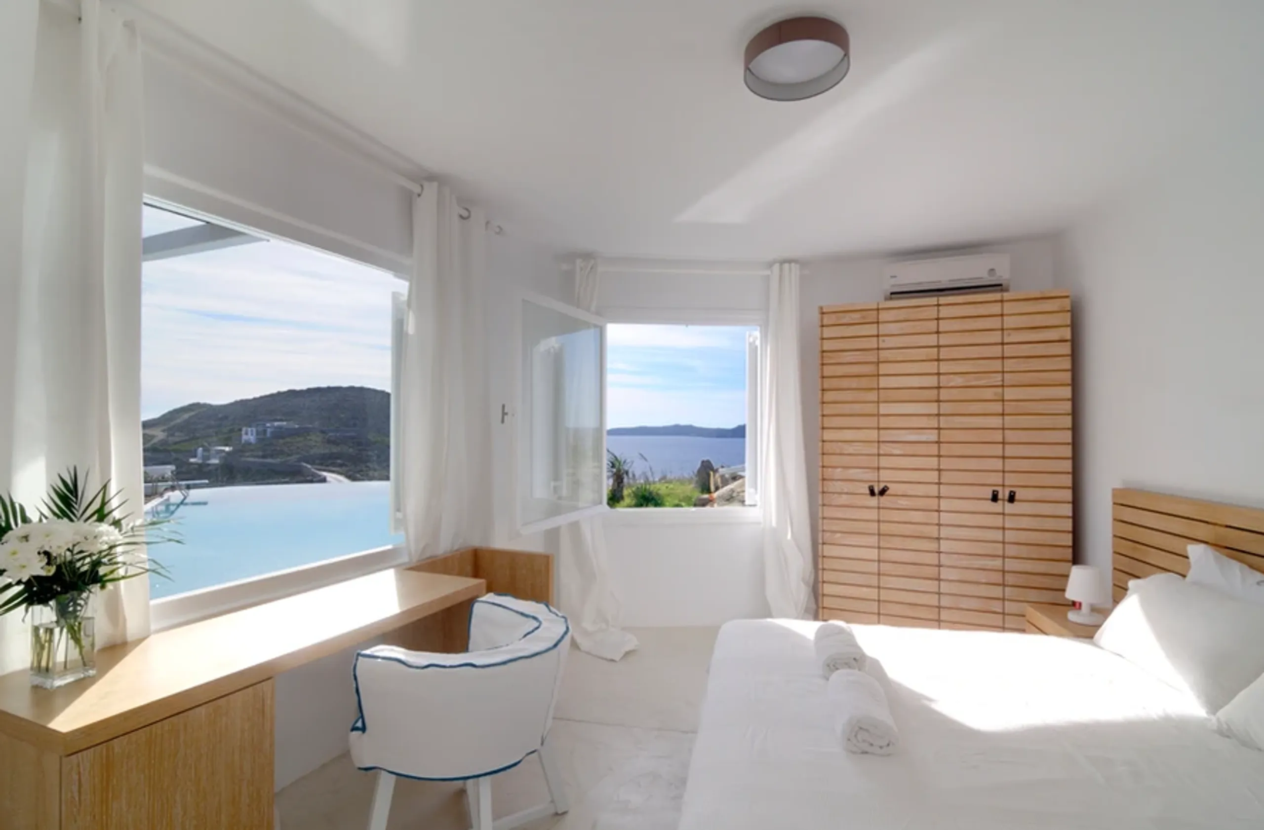 Luxury Villa Rental in Mykonos with Infinity Pool and Mesmerizing Sea Views — photograph 12
