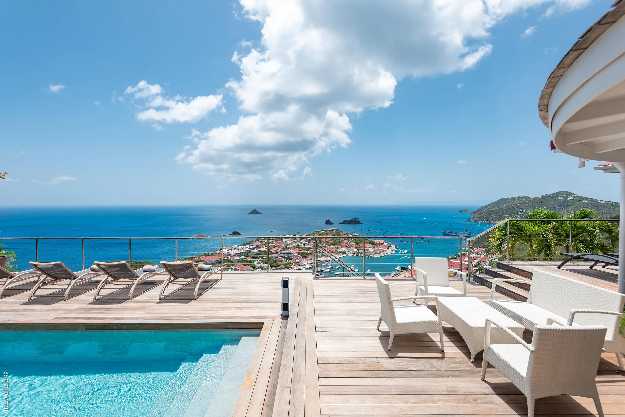 Refined  Oceanview Villa with Private Pool and Walks to Beach — photograph 7