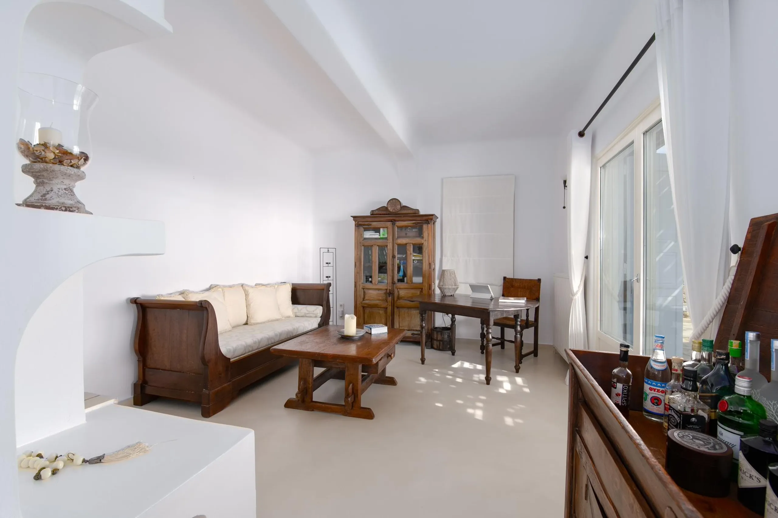 Abundant Mykonos Villa with Private Pool and Amazing Amenities — photograph 10