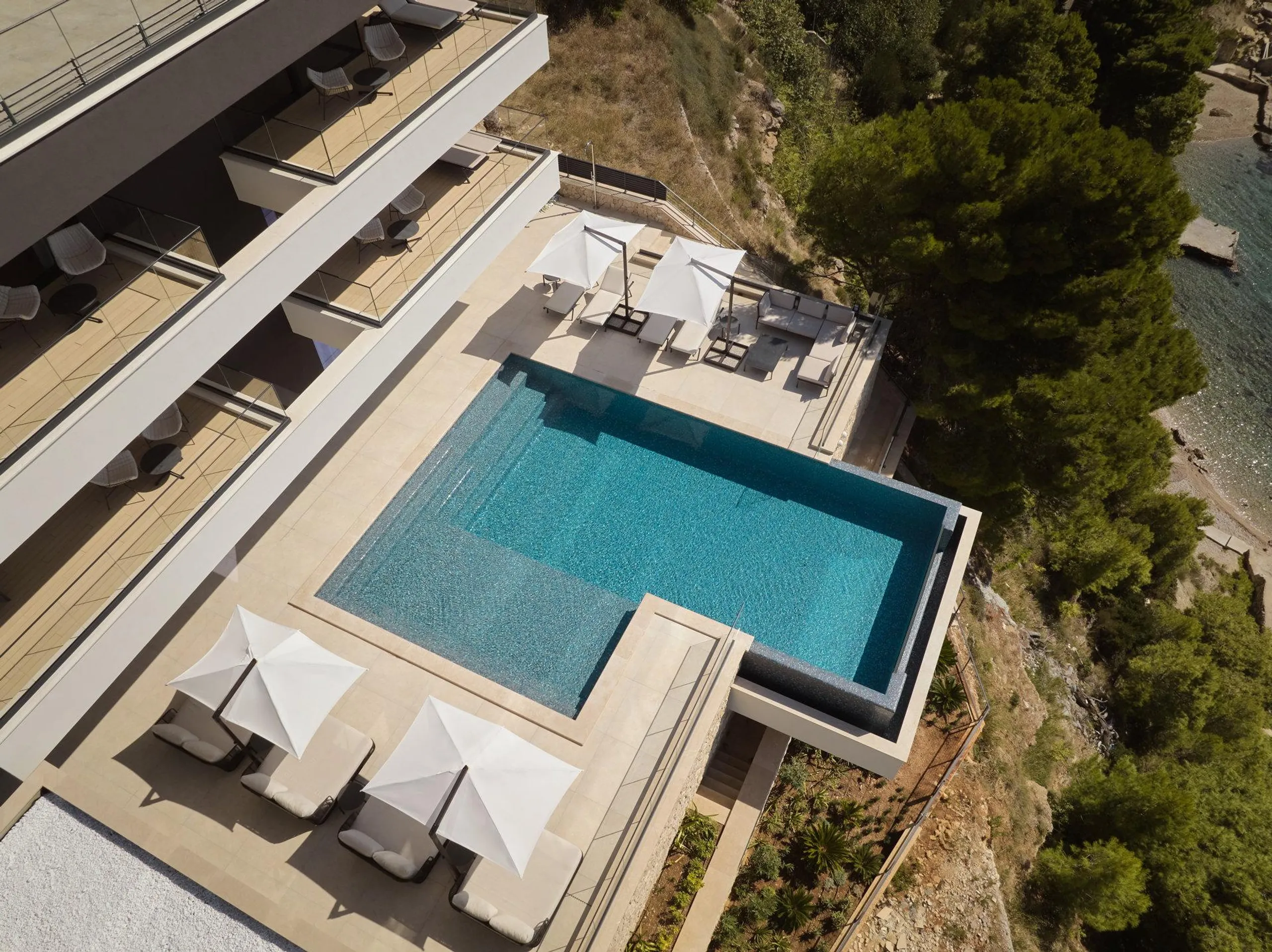 Lavish Villa with Heated Pool, Jacuzzi and  Stunning Sea Views — photograph 10