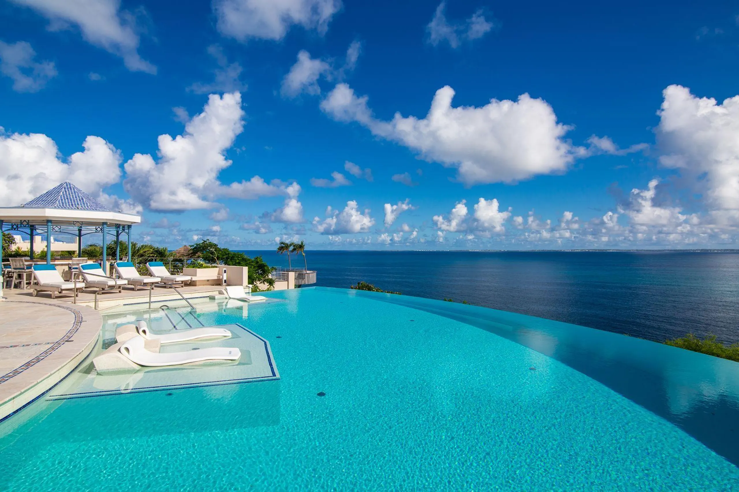 Majestic Clifftop Luxury Estate with Infinity Pool and Breathtaking Ocean Views — photograph 5
