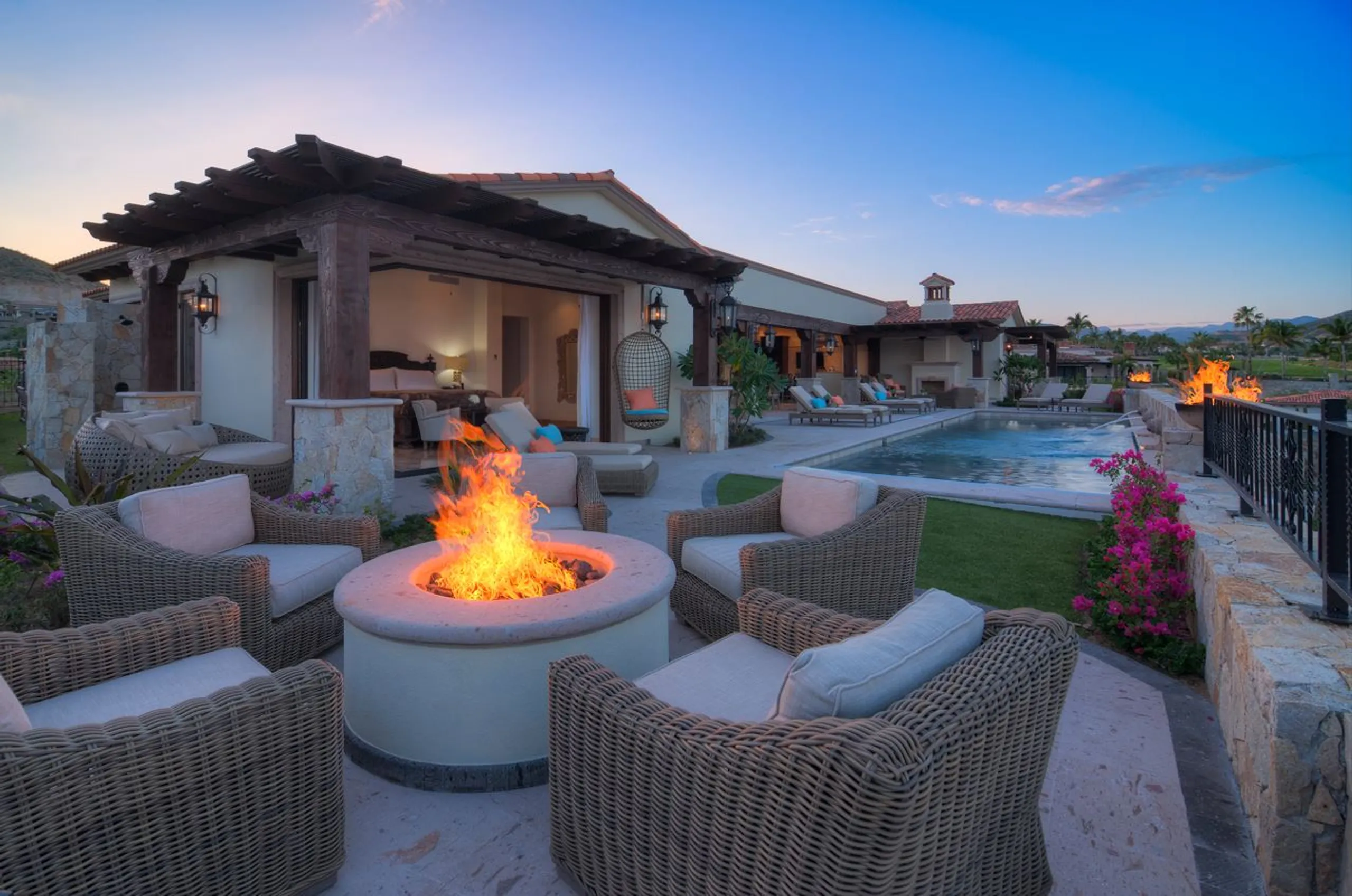 Splendid Contemporary Los Cabos Villa with Private Pool Overlooking Sea Views — photograph 2