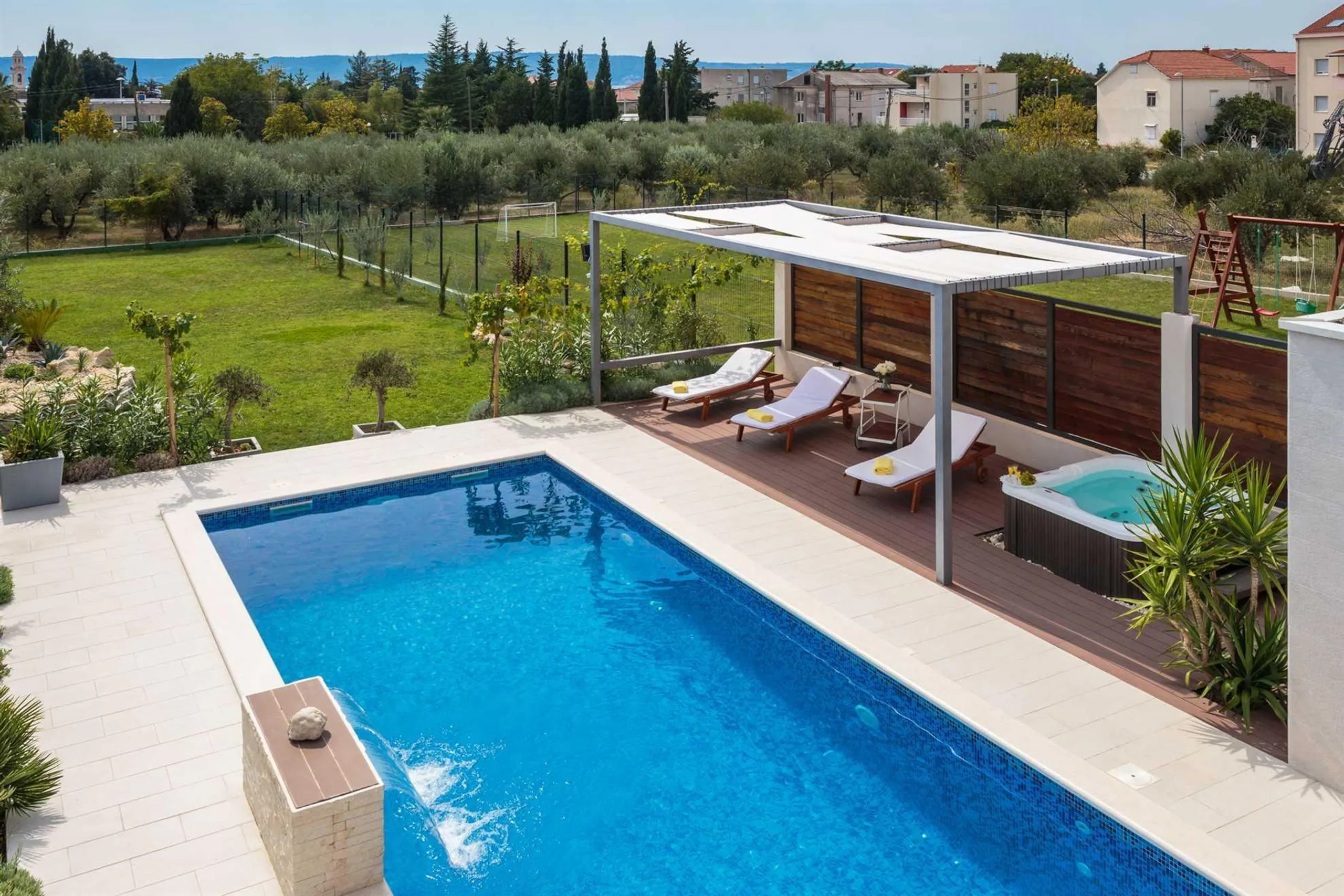 Gleaming Newly Built Villa with Private Pool, and near Split's UNESCO Heritage Sites — photograph 11