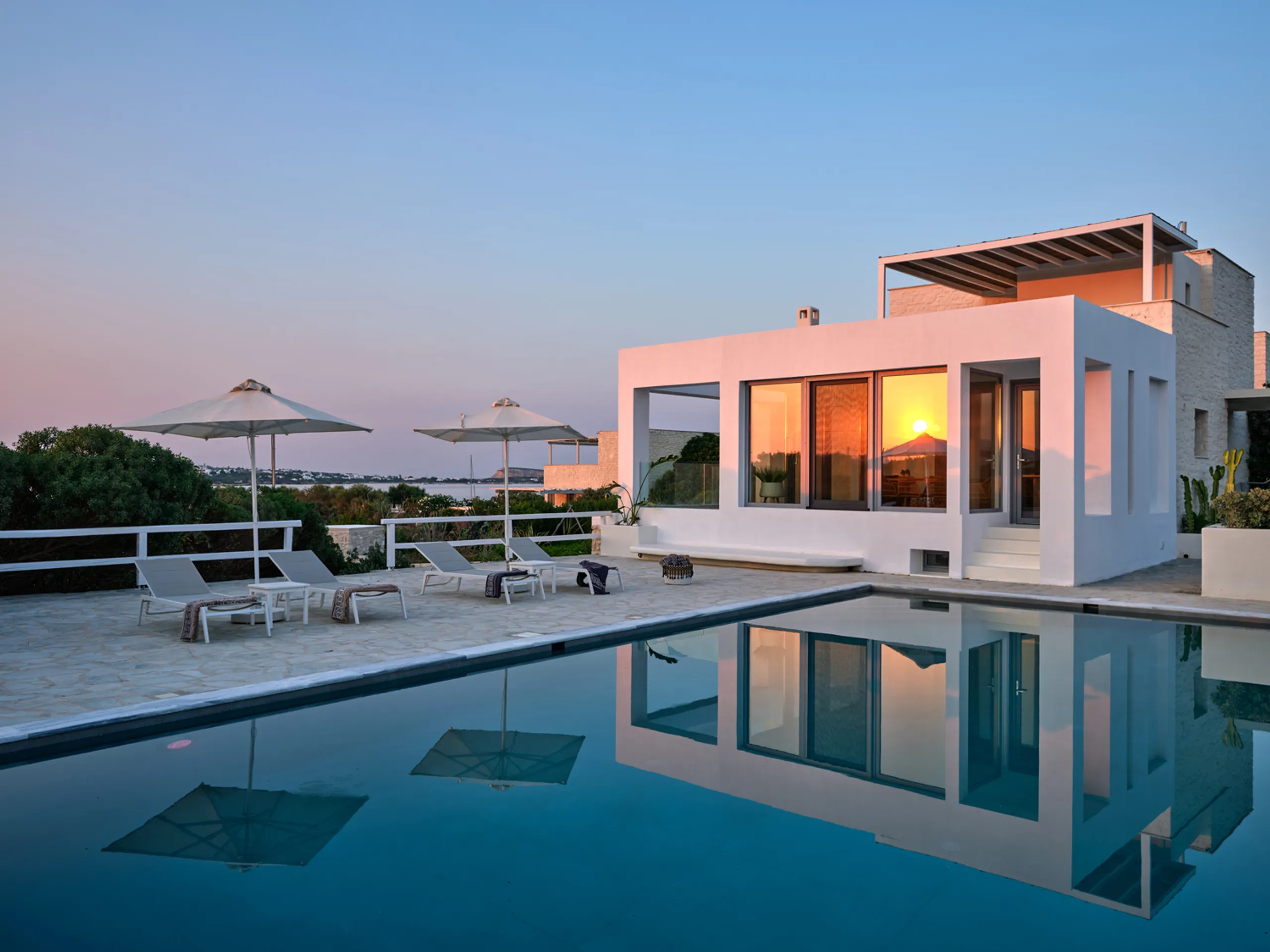 Deluxe Three-Level Villa with Private Pool, Terrace and Overlooking Sea Views — photograph 3