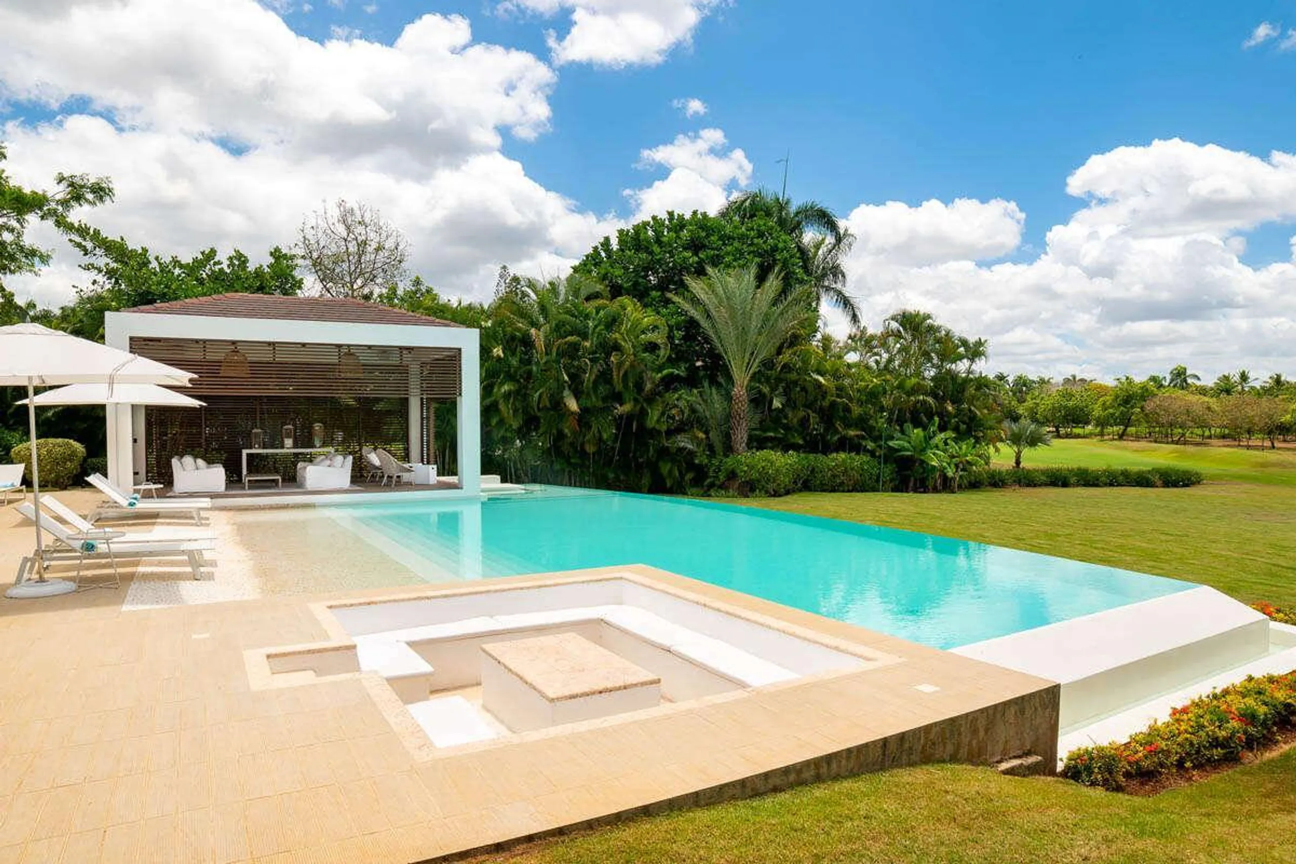 Modern Masterpiece Villa with Infinity Pool with Golf Course Views — photograph 3