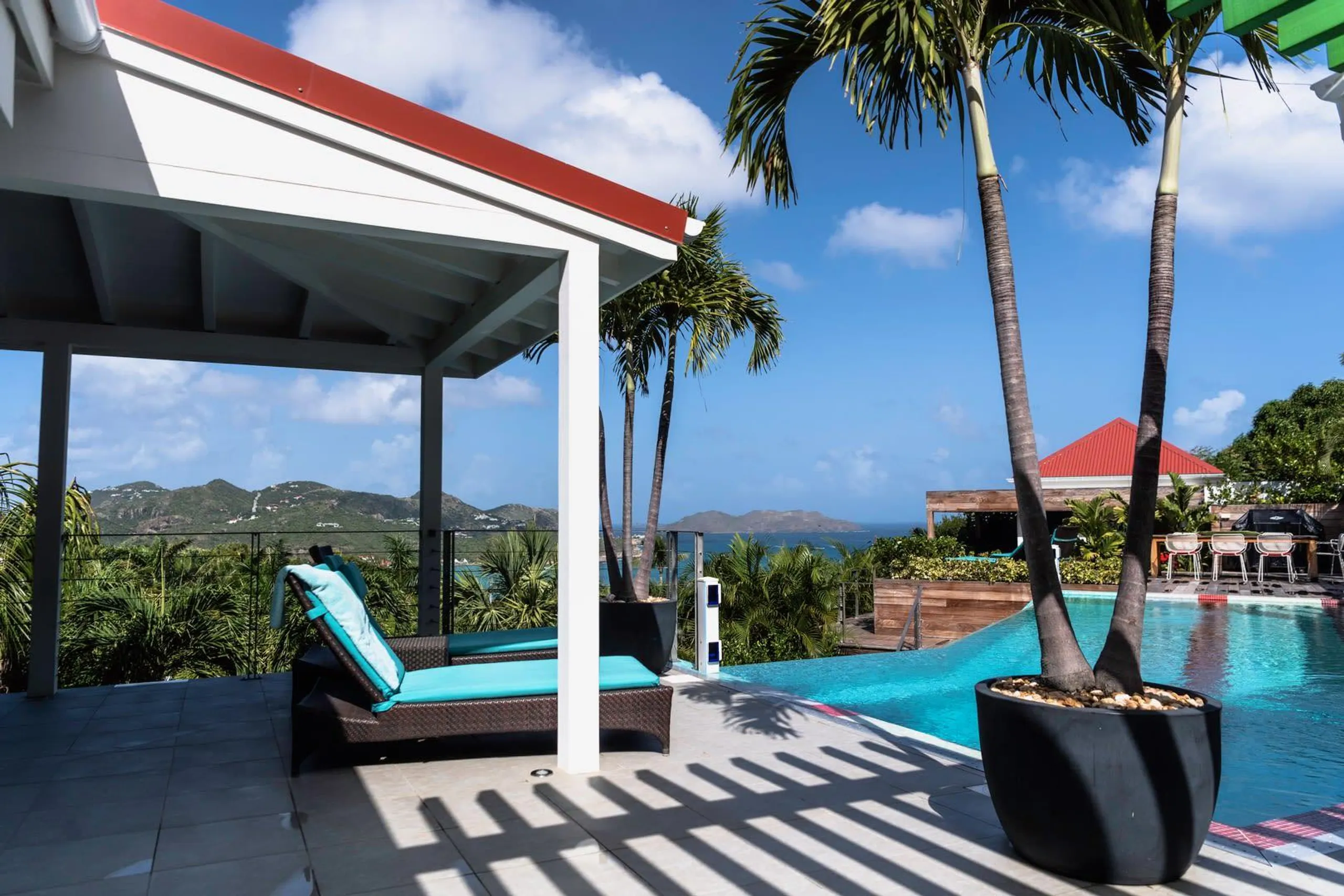 Inspiring Contemporary Villa With Pool And  Panoramic Sea Views — photograph 2
