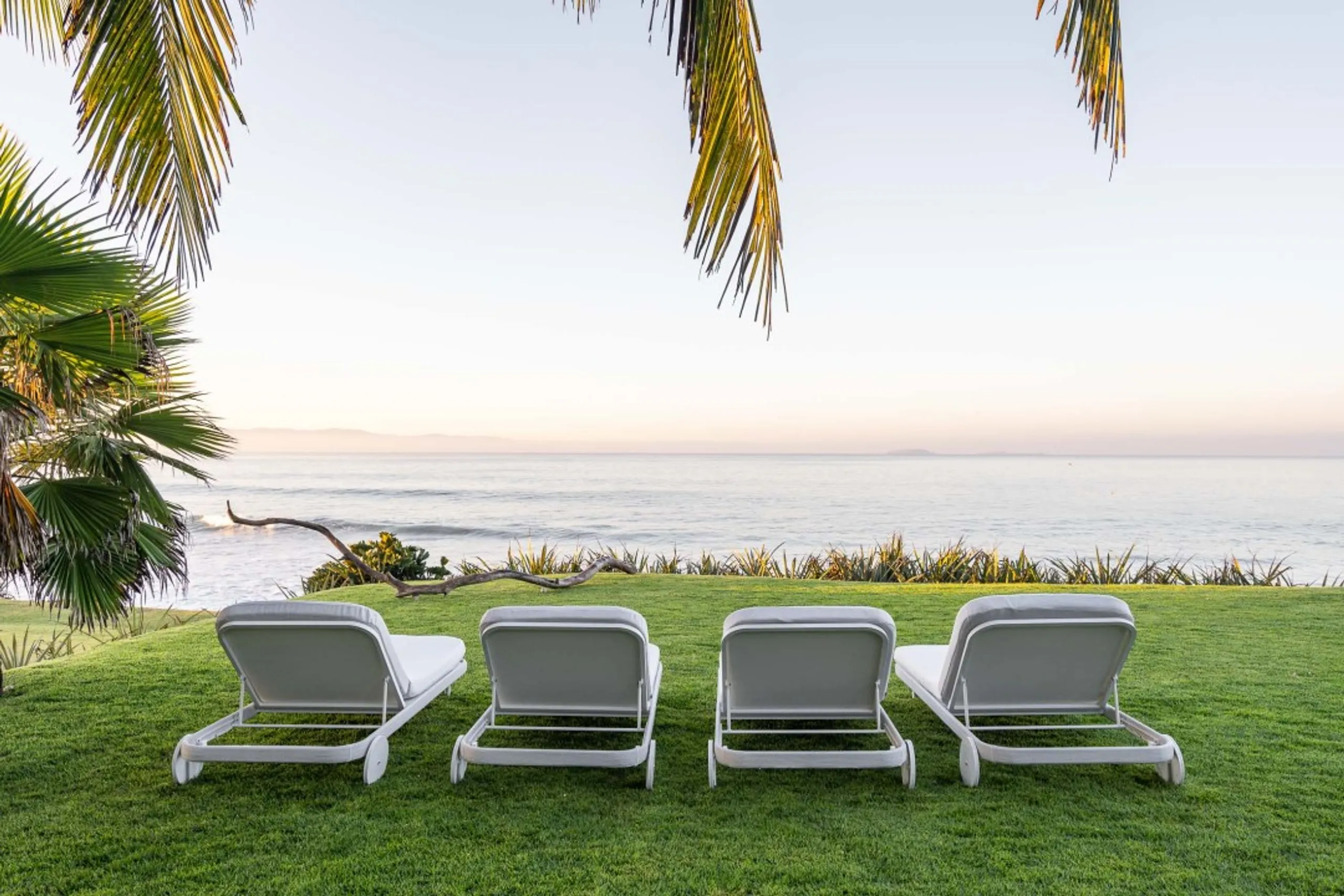 Opulent Oceanfront Villa in Punta Mita with Infinity Pool and Private Beach — photograph 9