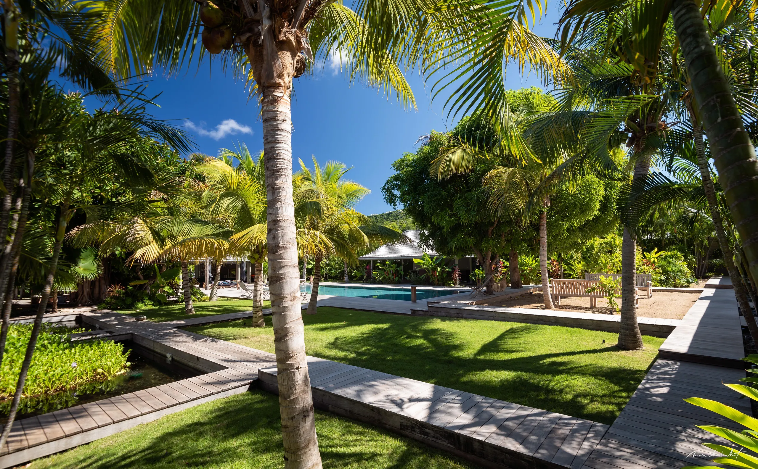 Serene and Beautiful Villa with Private Pool in Paradise — photograph 2