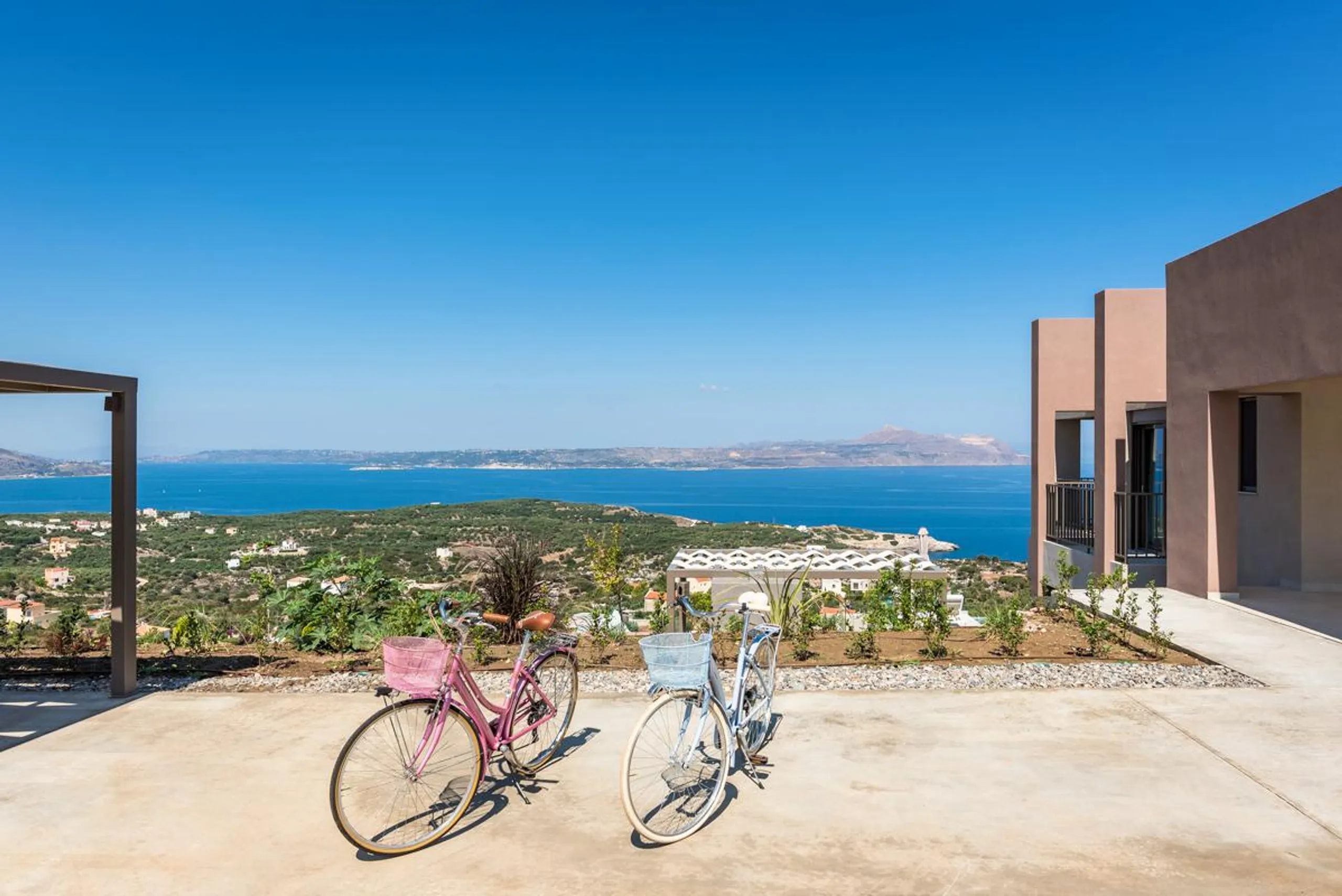 Luxurious Crete Villa with Heated Infinity Pool, Beach Access and Panoramic Sea Views — photograph 10