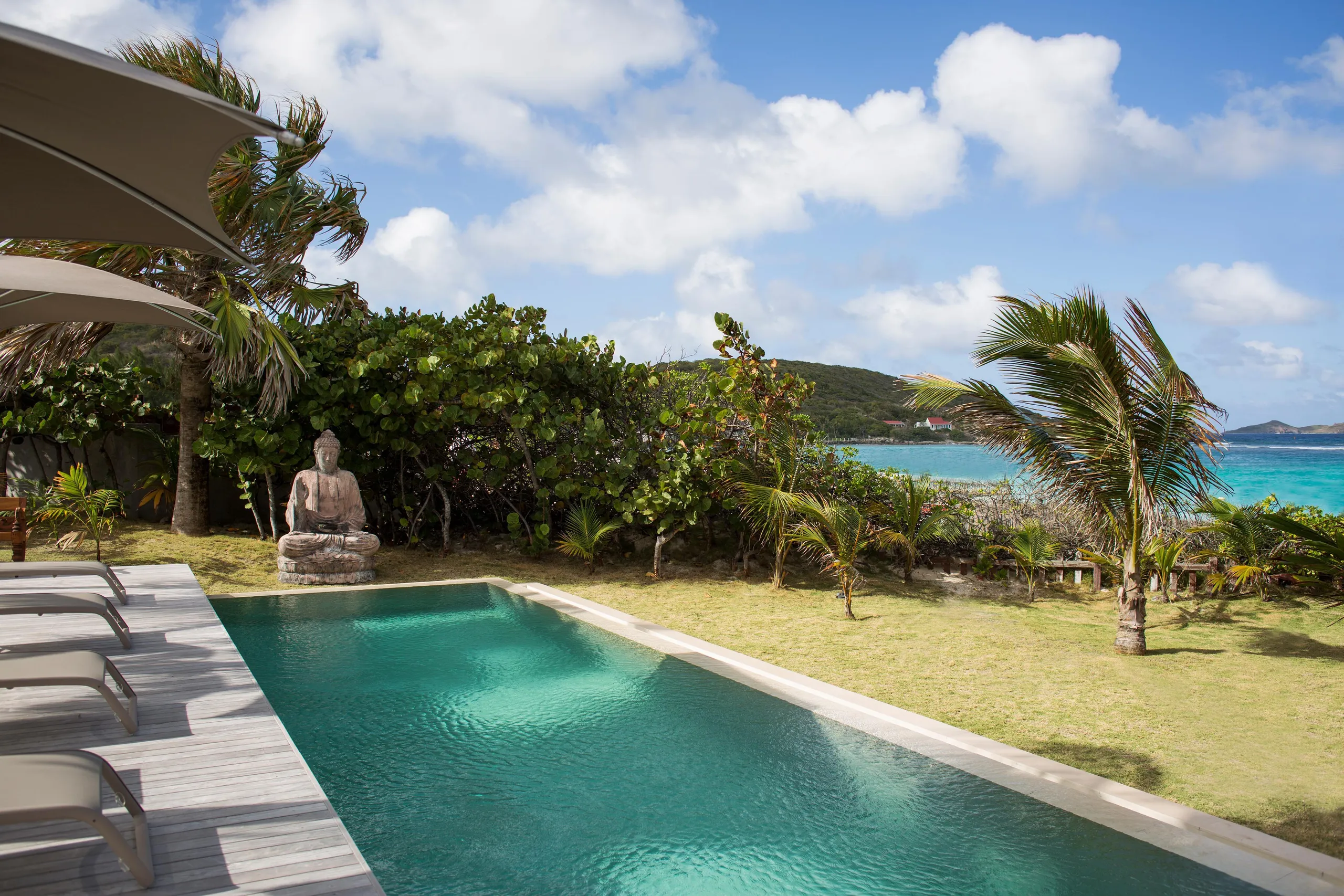 Stunning Seaside Villa with Private Pool and Walks to Beach — photograph 3