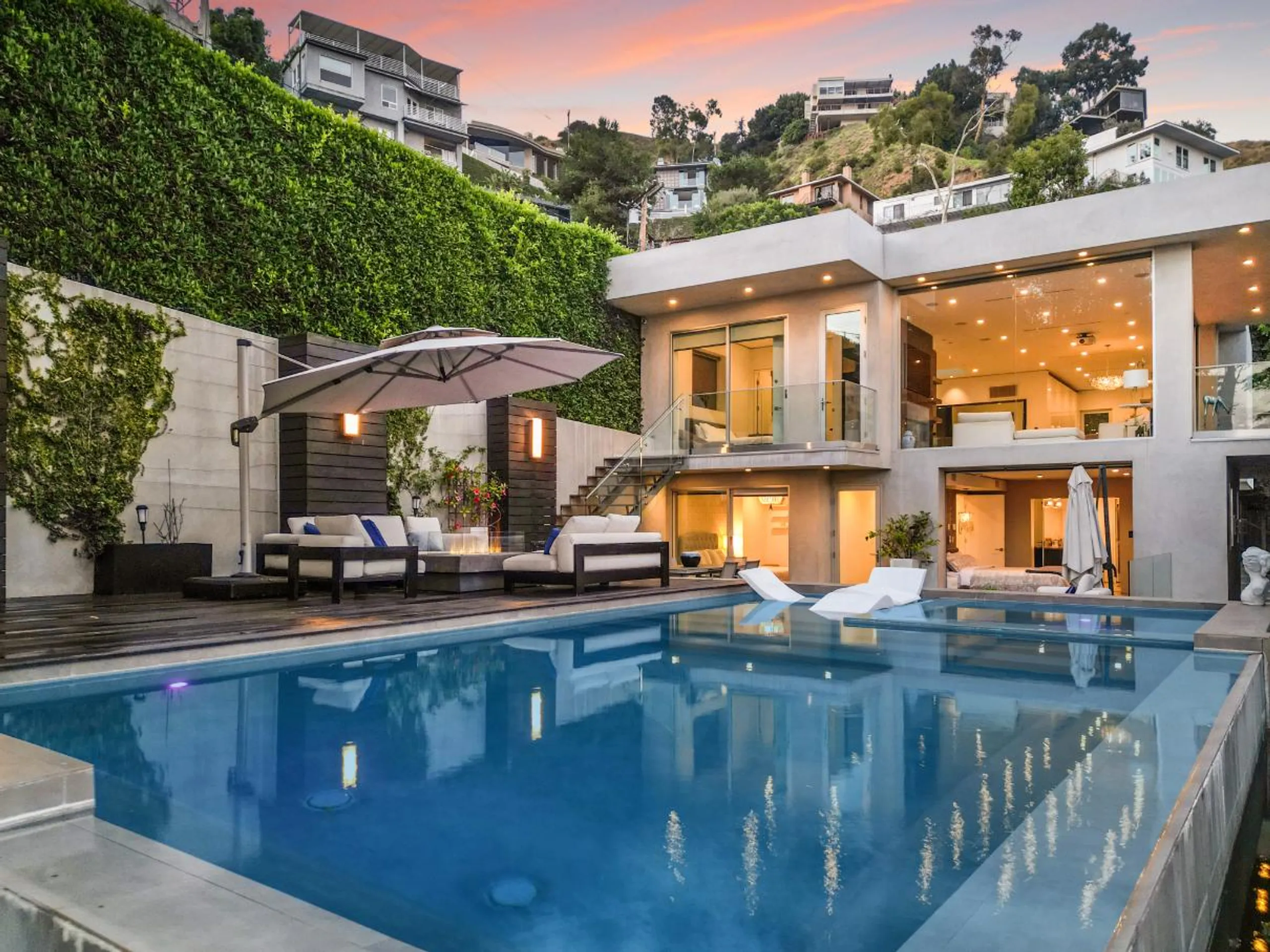 Modern Architectural Hollywood HIlls Estate with Infinity Pool and City Views — photograph 6