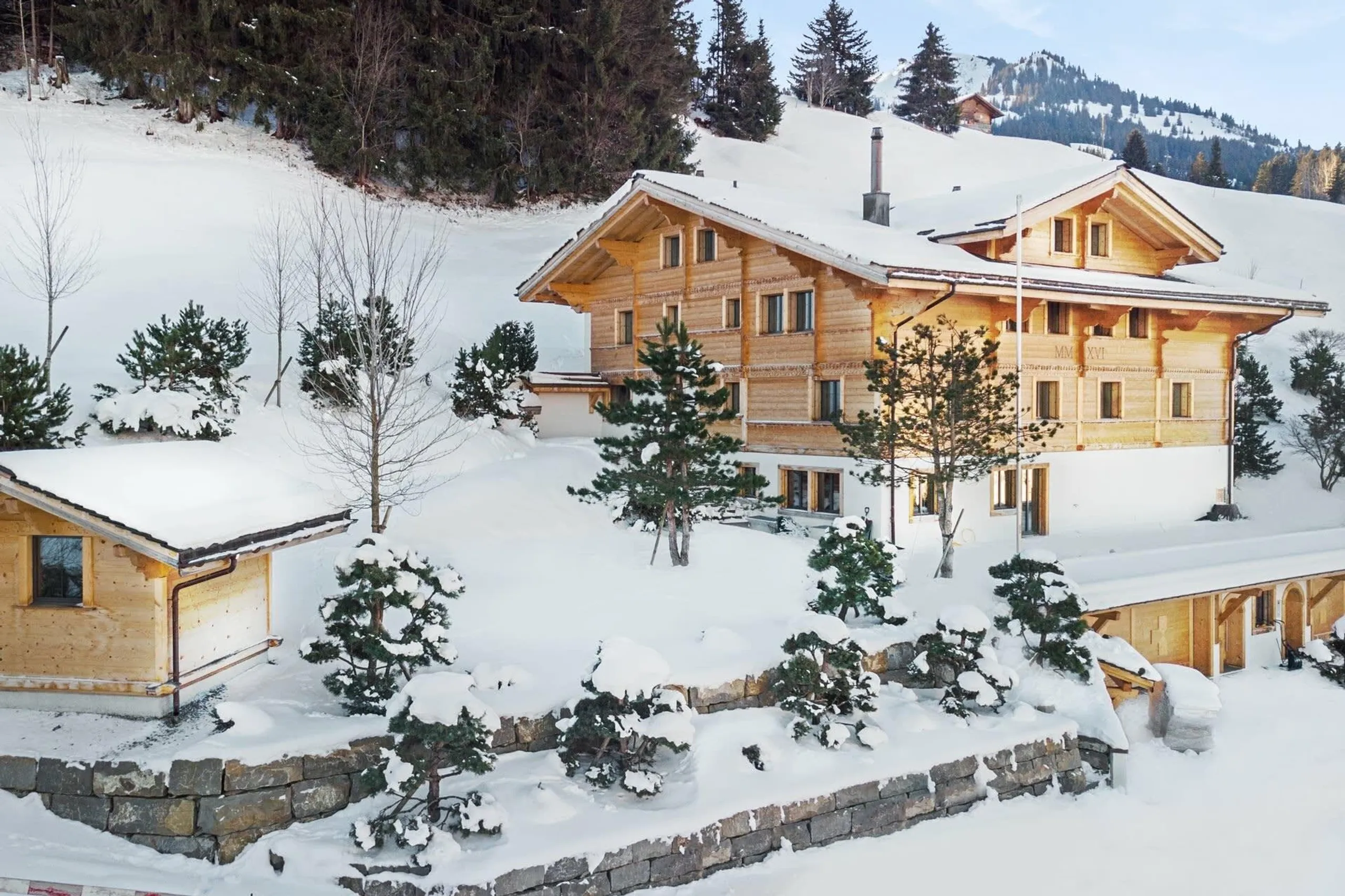 Beautiful Modern Chalet with Stunning Views — photograph 3