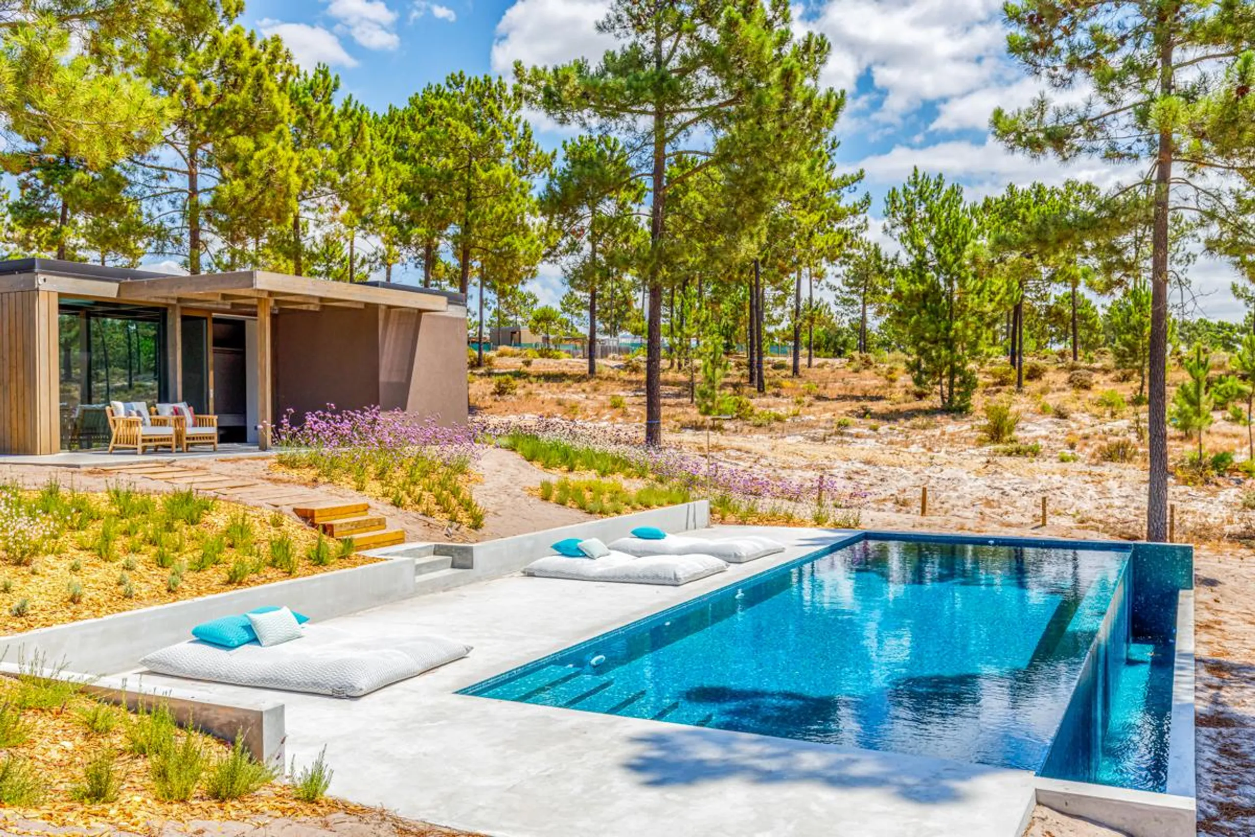 Modern Beach Haven Villa with Private Pool, and Close to Pristine Beach — photograph 5