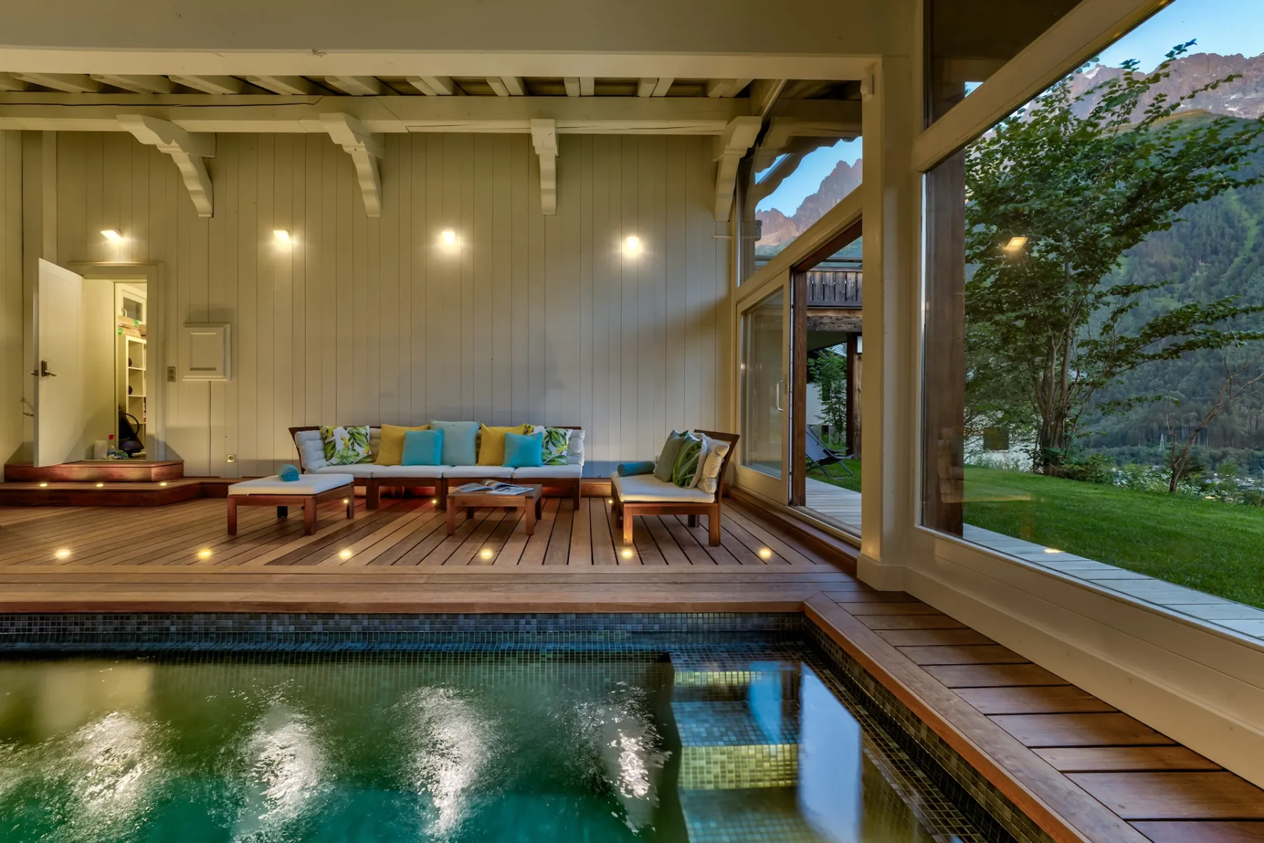Alluring 5-Bedroom Les Moussoux Chalet with Swim Spa, Sauna, and Unmatched Mont-Blanc Views — photograph 3