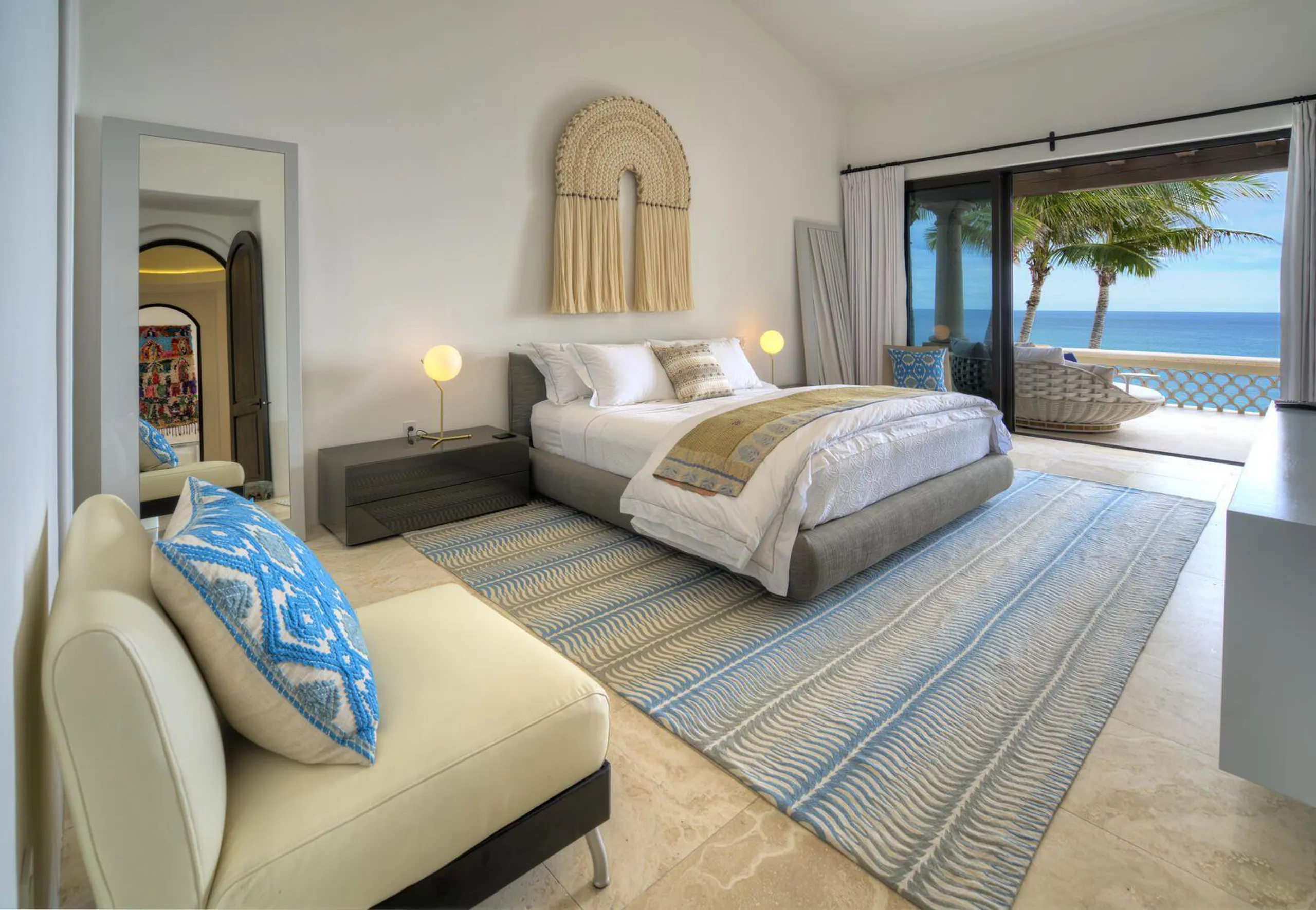 Elegant Palmilla Luxe Retreat with Infinity Pool and Sweeping Ocean Views — photograph 5