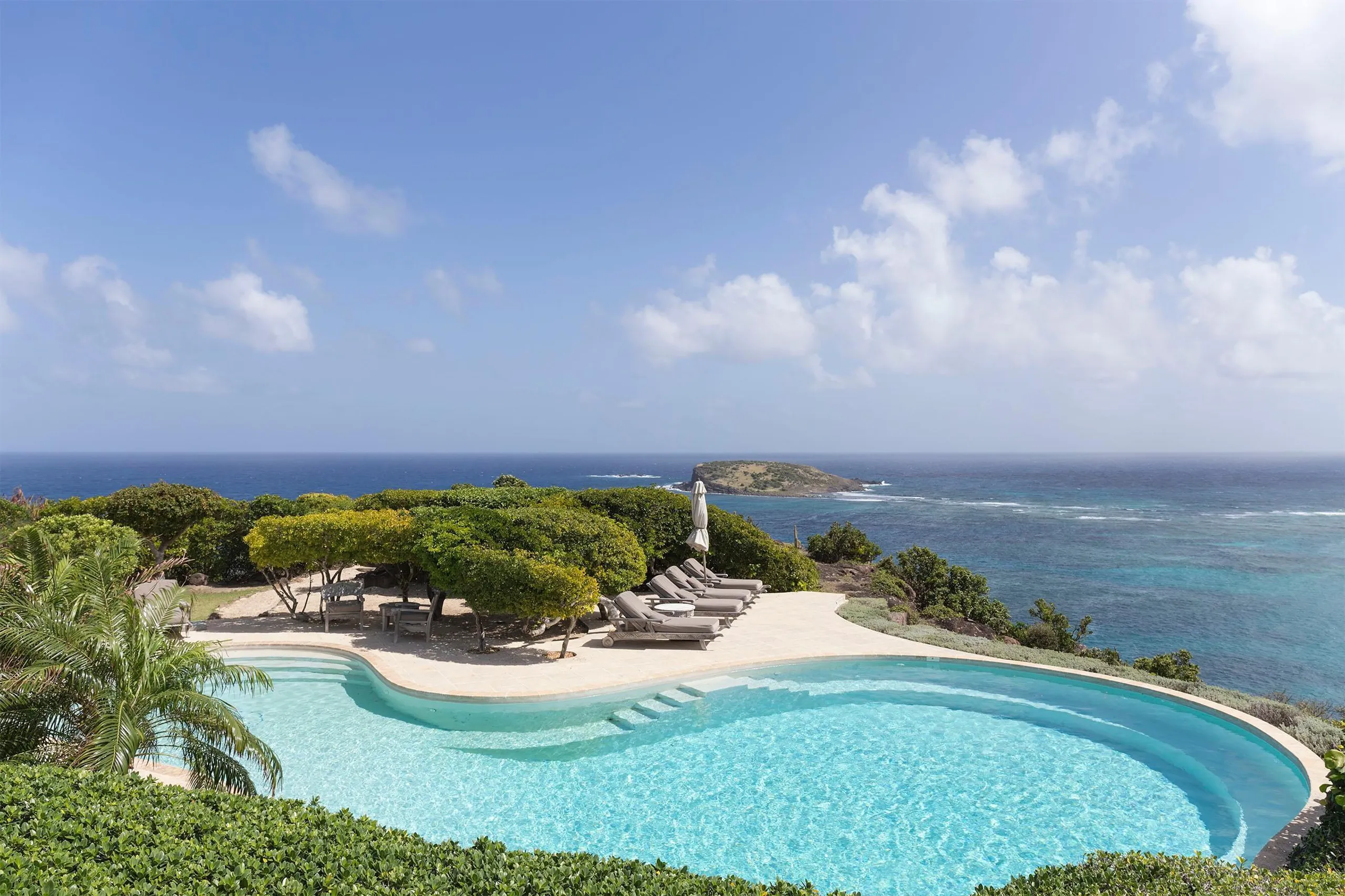 Elegant Seaview Villa with Private Pool and Garden Grounds, Mont Jean