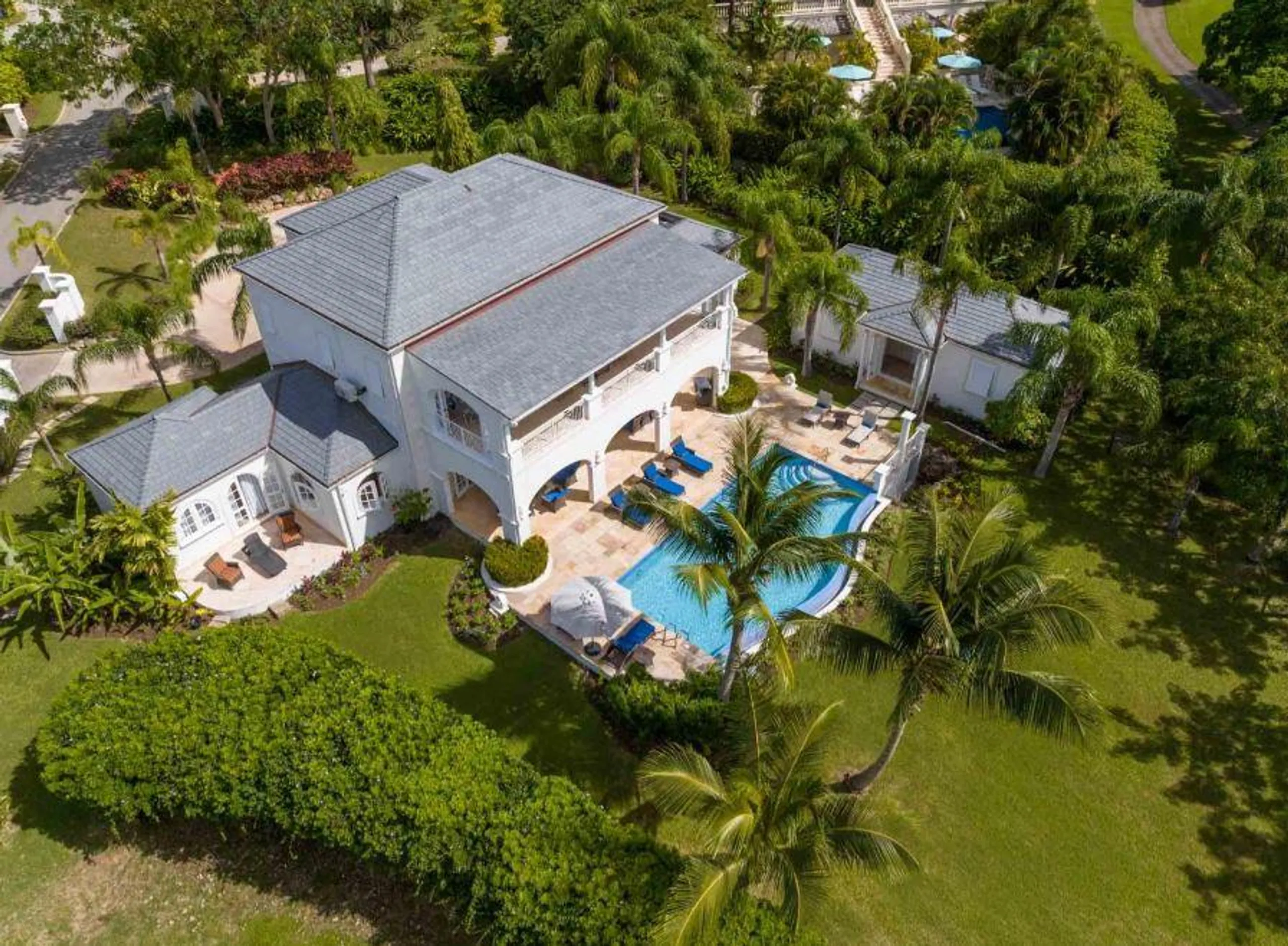Splendid 6-Bedroom Villa on Royal Westmoreland with private Infinity Pool, Golf, and Caribbean Views — photograph 4