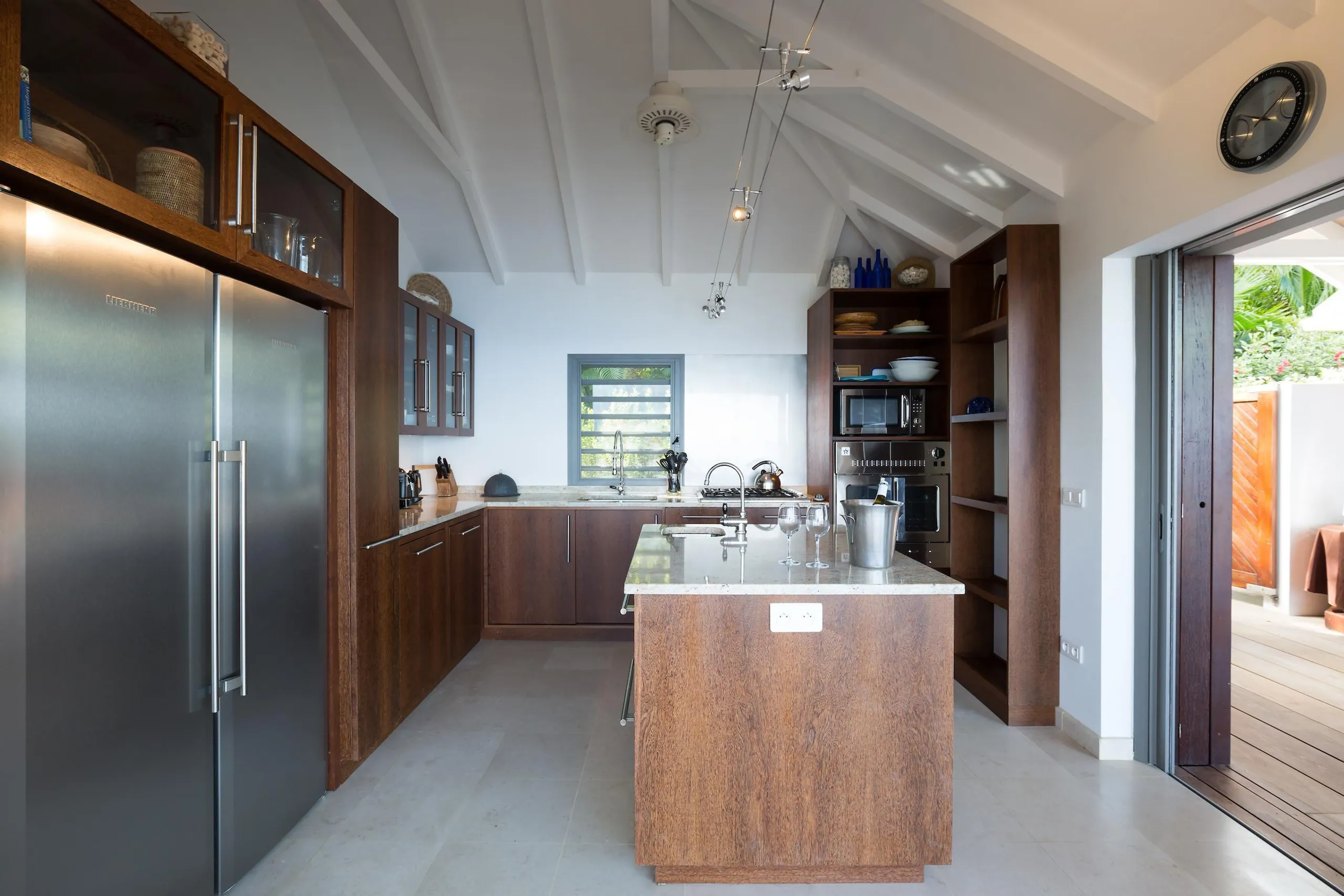 Luxe Haven in Caribbean Paradise with Private Pool and Panoramic Ocean Views — photograph 7