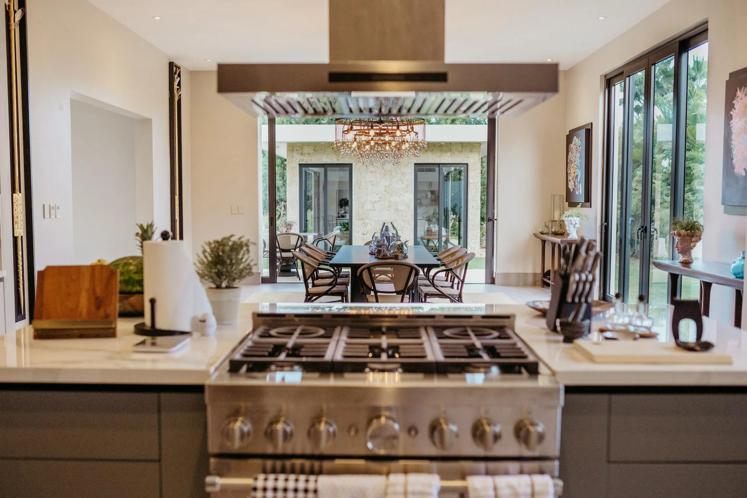 Serene Two-Story Villa with Private Pool and Gazebo — photograph 11