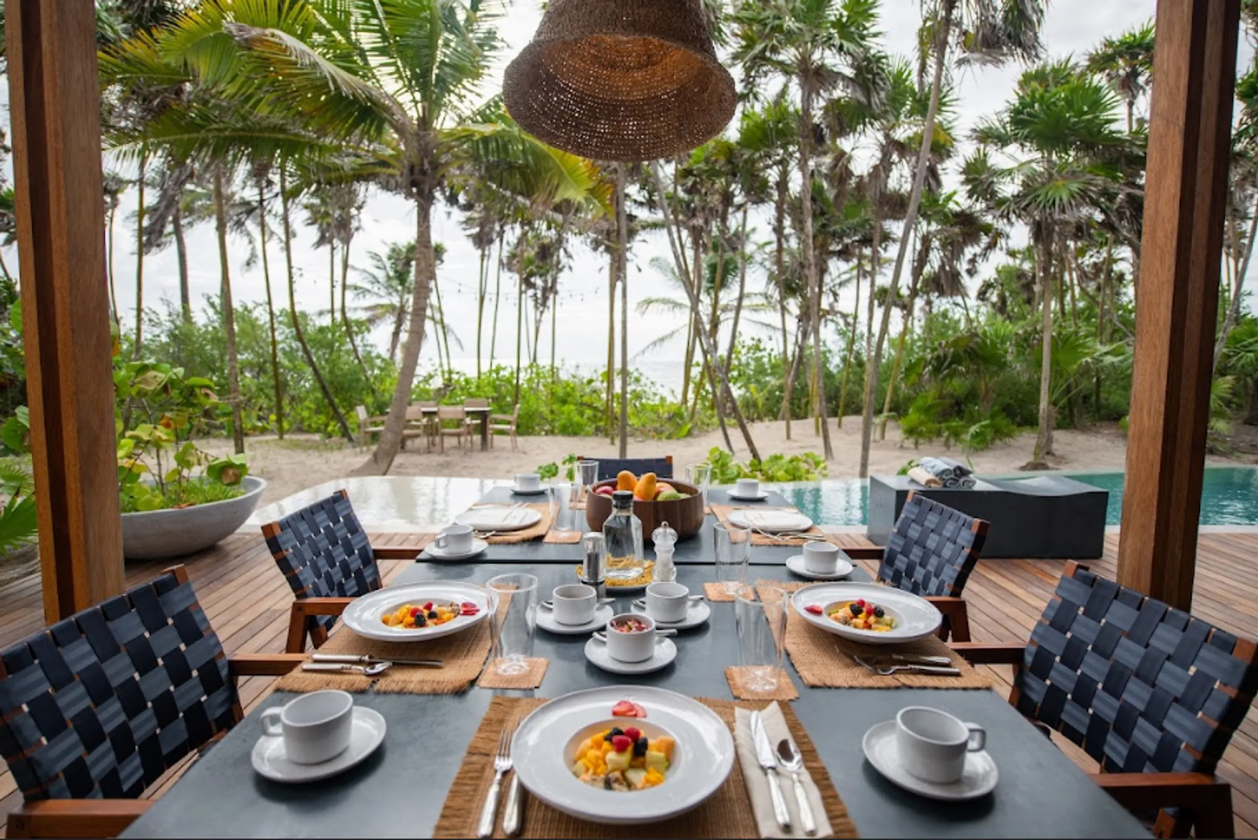 Pristine Beachfront Villa with Infinity Pool and Breathtaking Biosphere Views — photograph 4