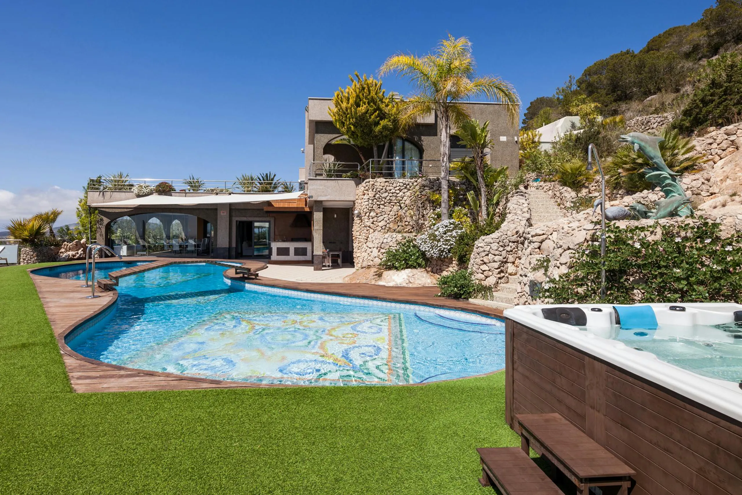 Stunning Oceanview Villa in Ibiza with Private Pool and Jacuzzi, Ibiza