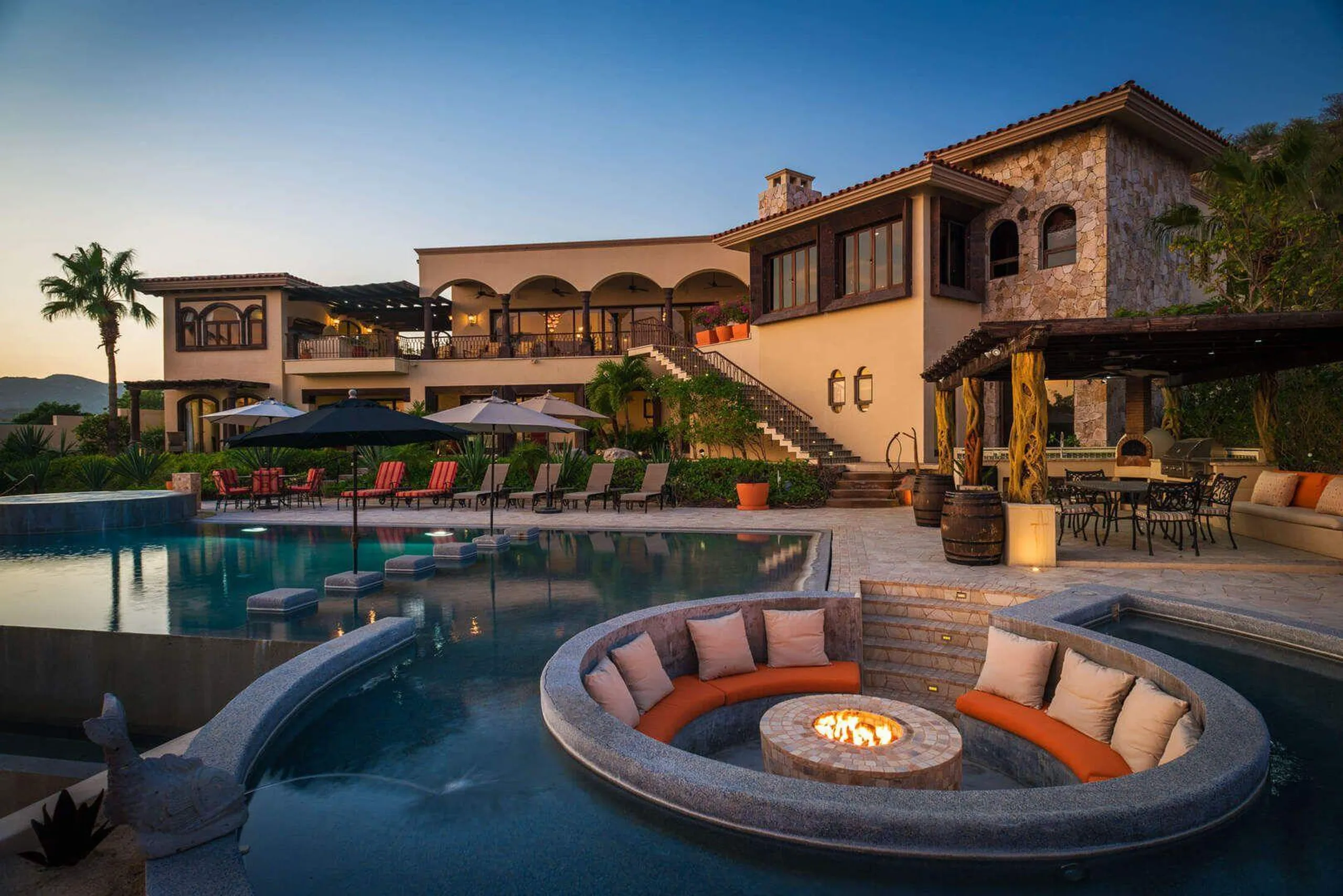 Expansive Luxury Cabo Estate with pool and views — photograph 6