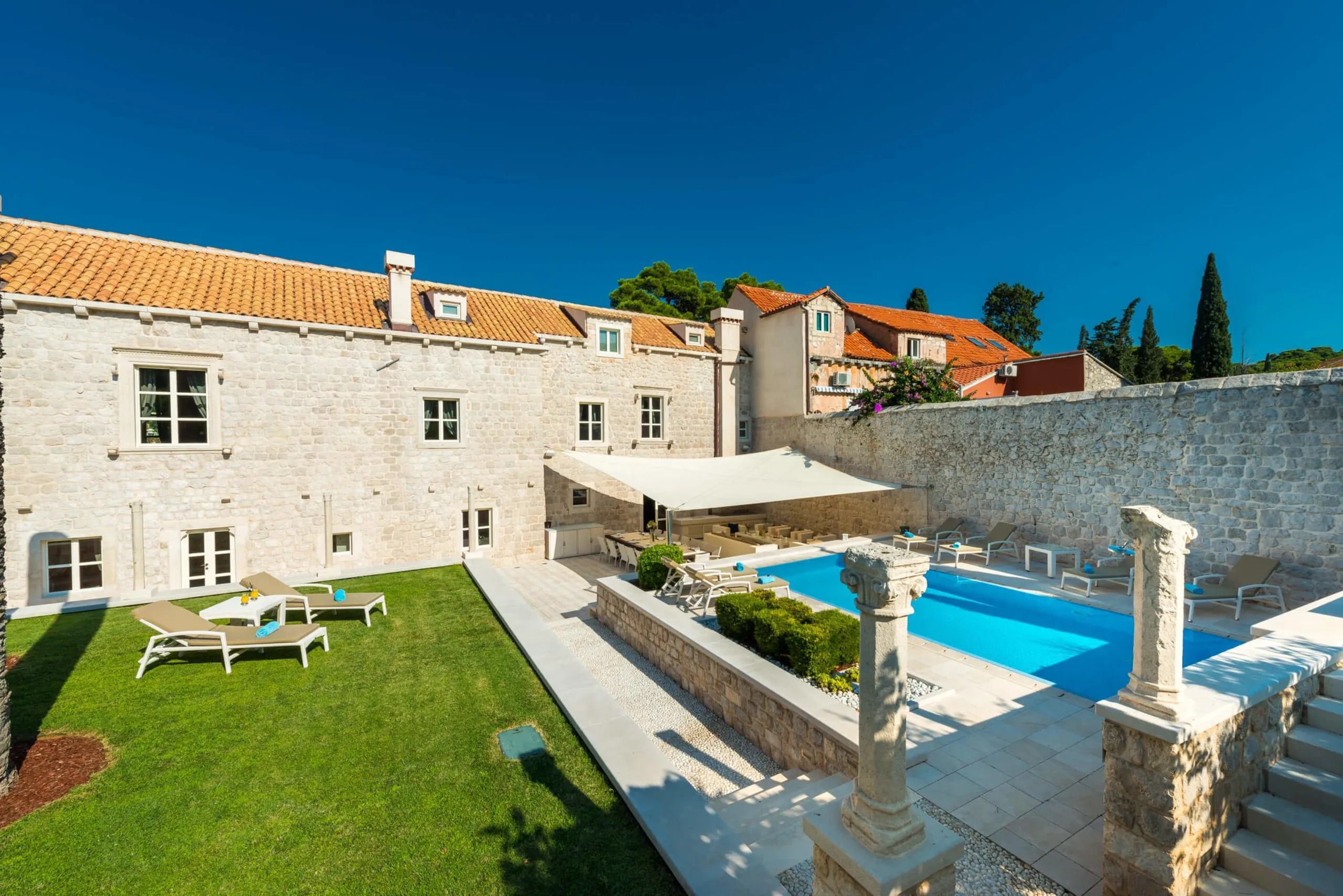 Glamorous Stylish Villa with Pool and Beautiful Garden Landscapes, Sibensko Kniniska