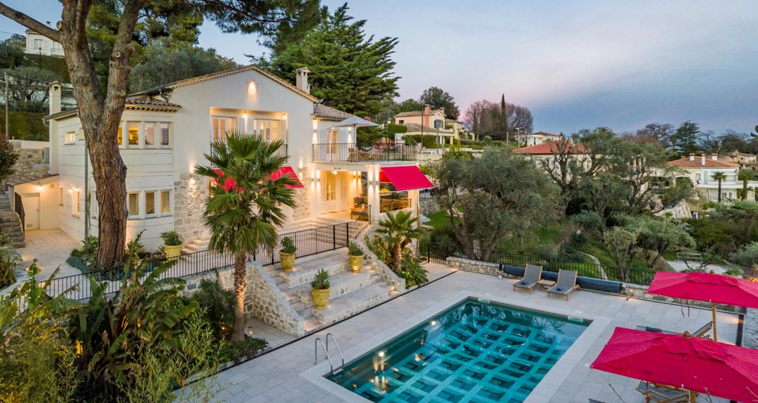 Magnificent Six Bedroom Villa with Unique Pool, Stunning Valley and Sea Views, Vence