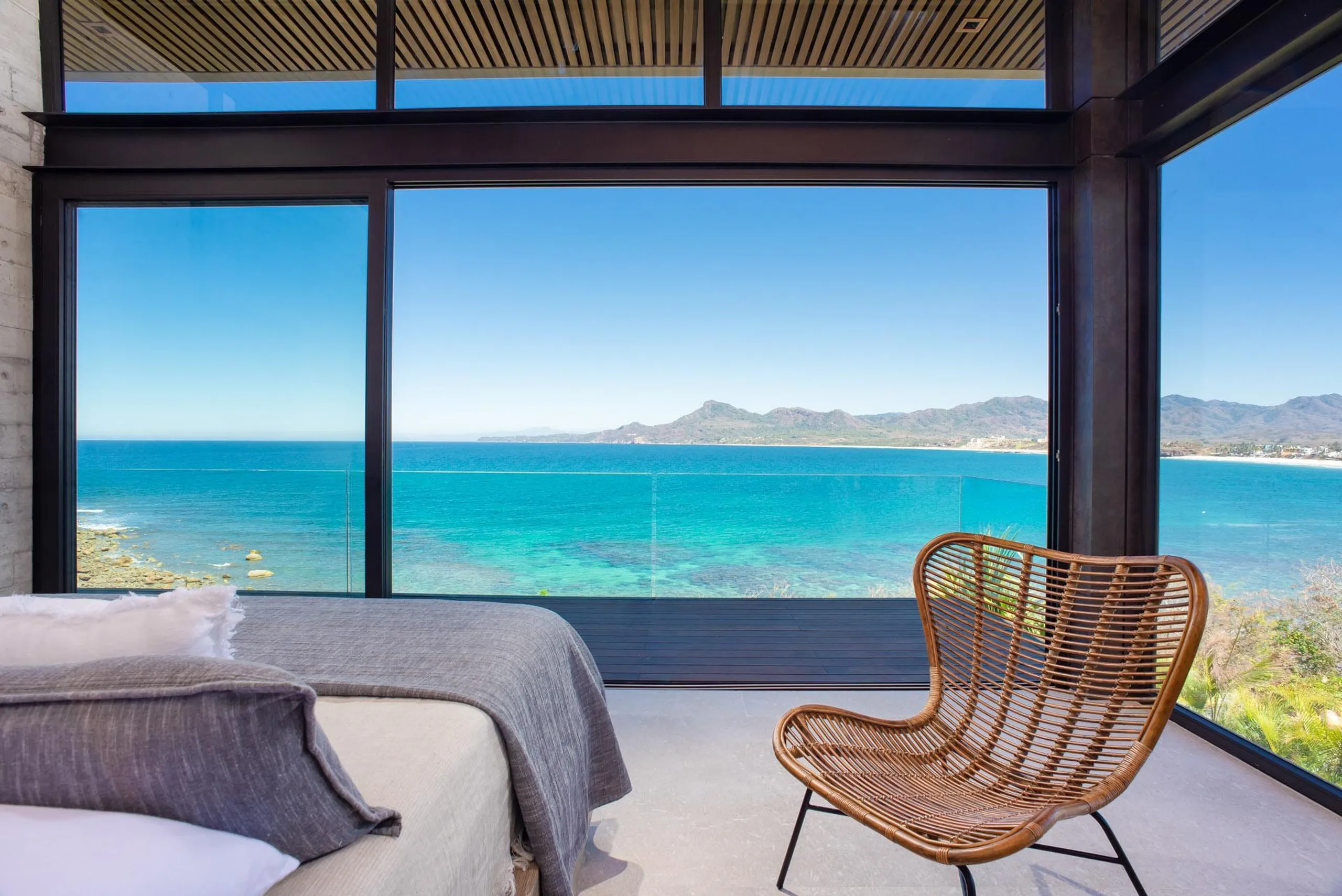 Kupuri Ultra Estate with Infinity Pool and Stunning Ocean Views — photograph 10