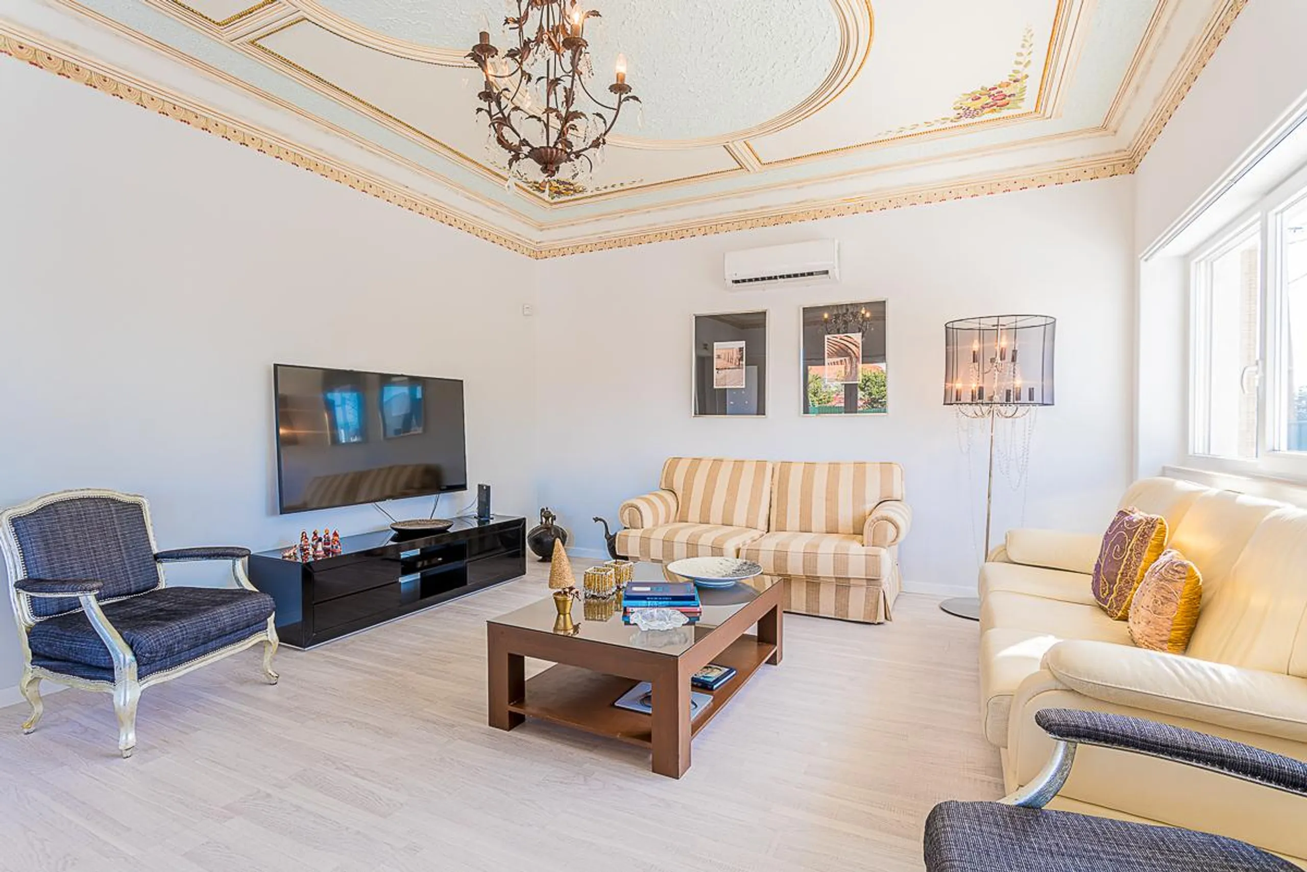 Impeccable 9 Bedroom Villa with Private Heated Pool and Beach Access — photograph 6