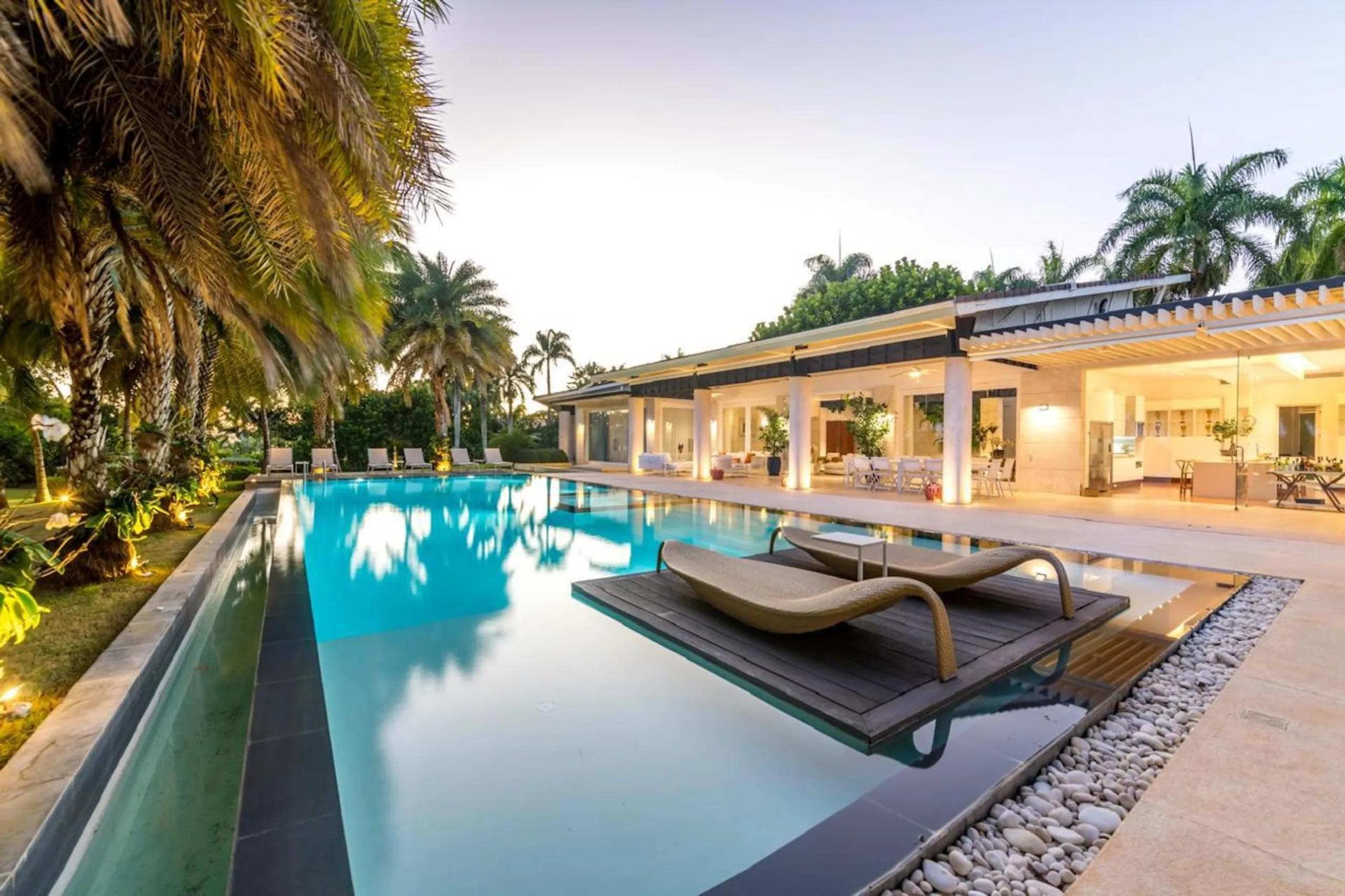 Caribbean-Chic Casa de Campo Villa with Private Pool, Garden & Open Design, La Romana