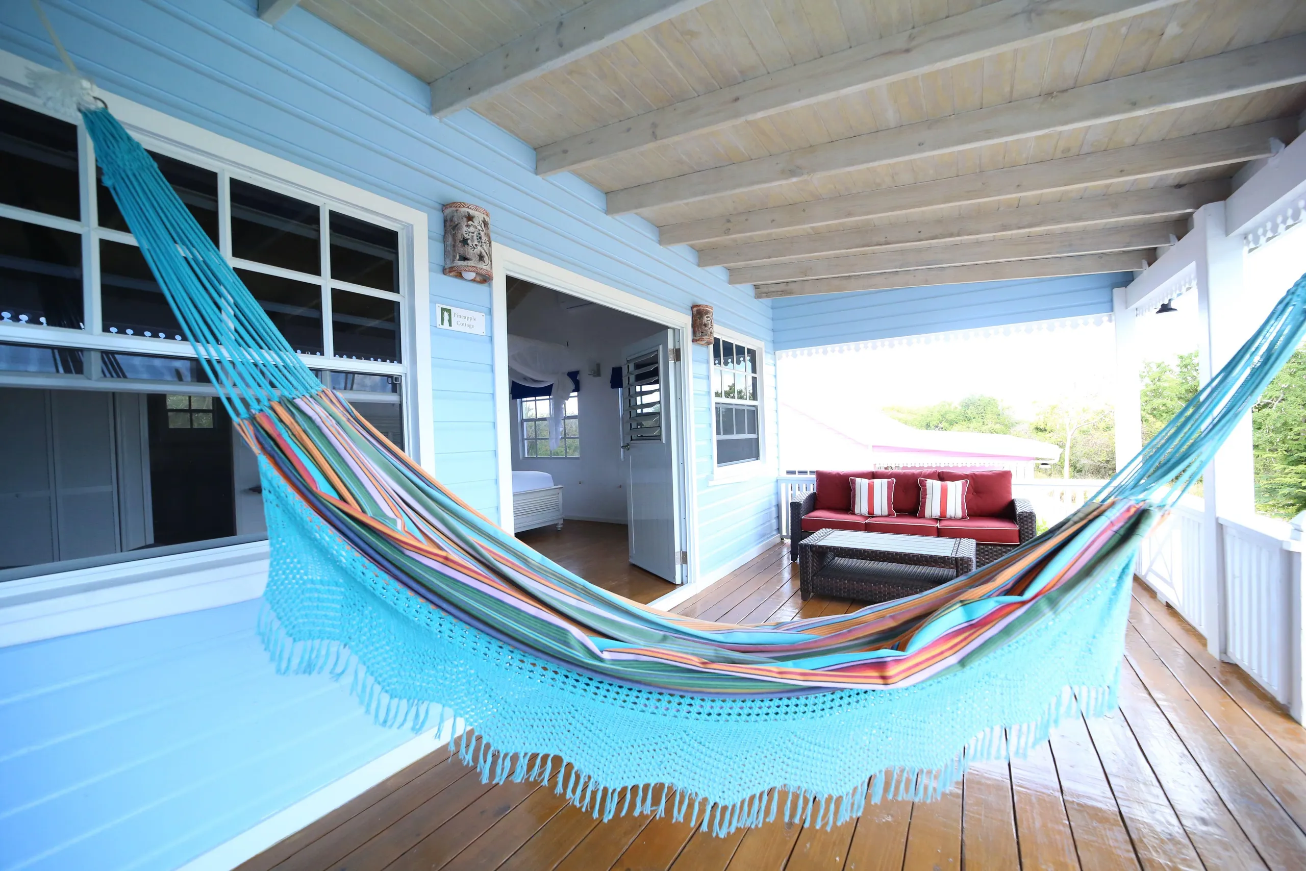 Grandiose Tropical Estate w/ Private Pool and Outdoor Dining — photograph 8