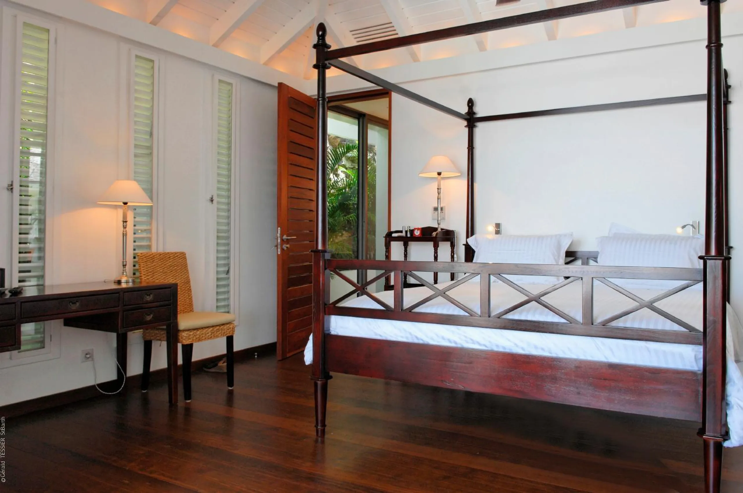 Lavish Luxury Villa with Private Pool and Ocean Views — photograph 10