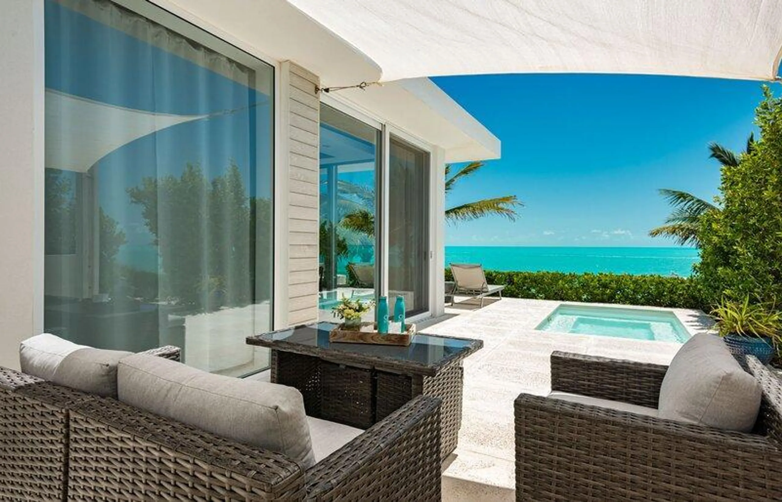 Turks and Caicos Grand Luxury Oceanfront Vacation Villa with Breathtaking Views — photograph 12