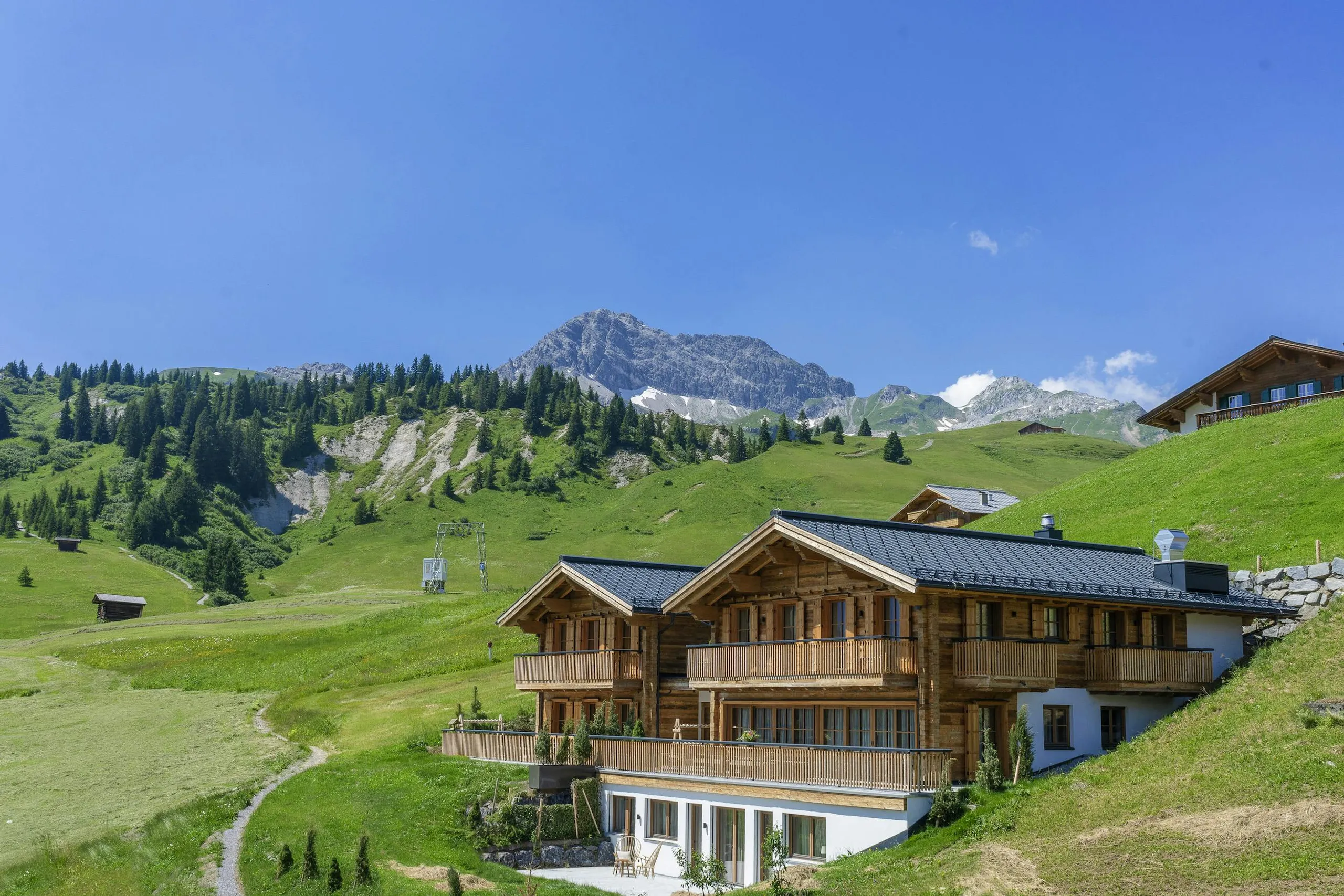 Mountainside Alps Chalet with Upscale Amenities and Incredible Views — photograph 2