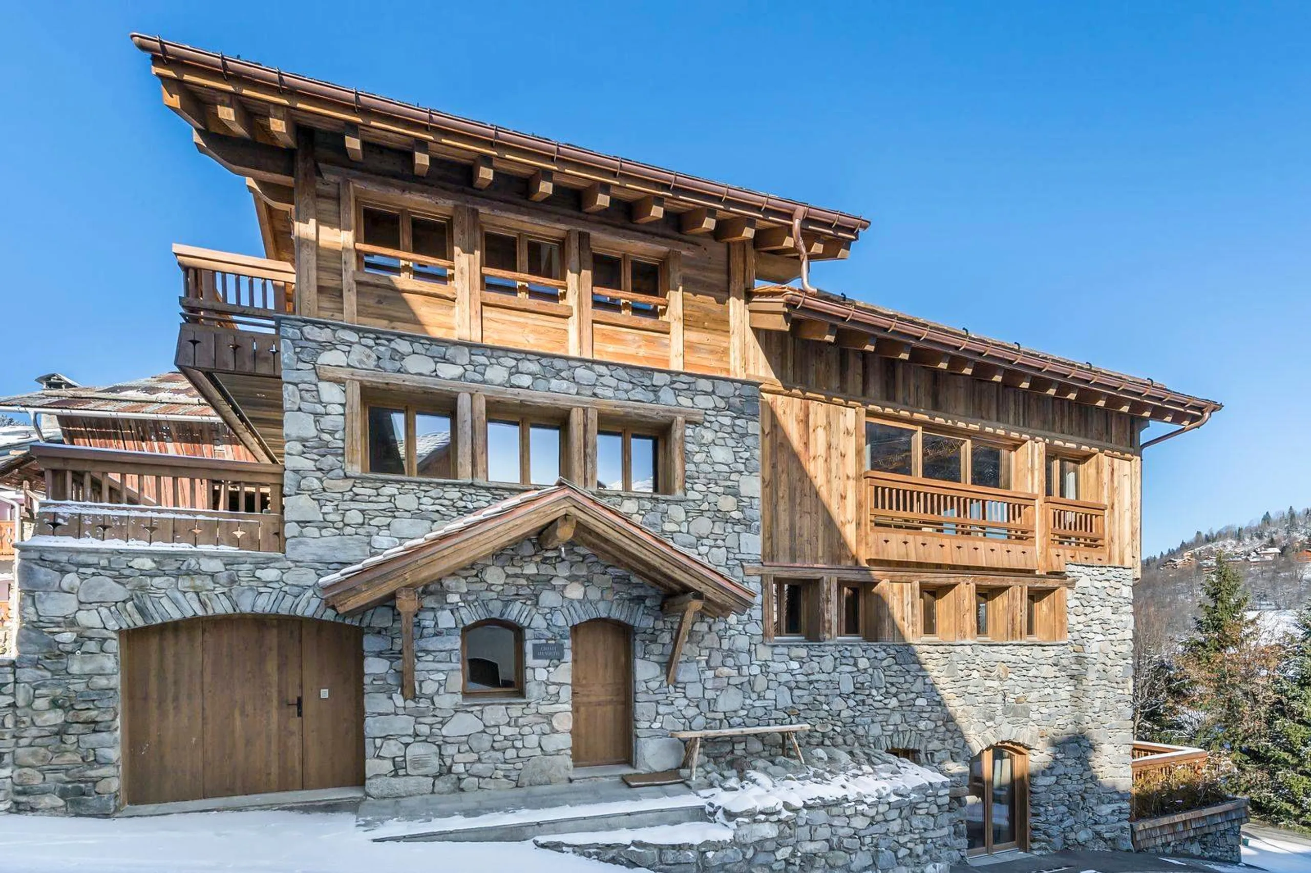Majestic Mountain Villa with Outdoor Jacuzzi in Scenic Méribel, Les Allues