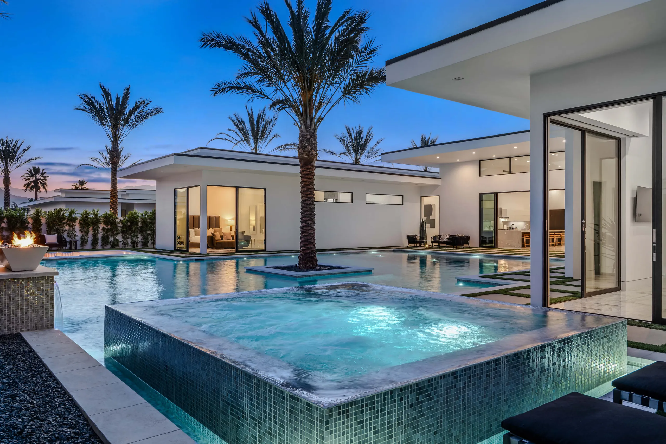 One-of-a-Kind Desert Luxury Villa Private Pool, Spa and Golf Access — photograph 2
