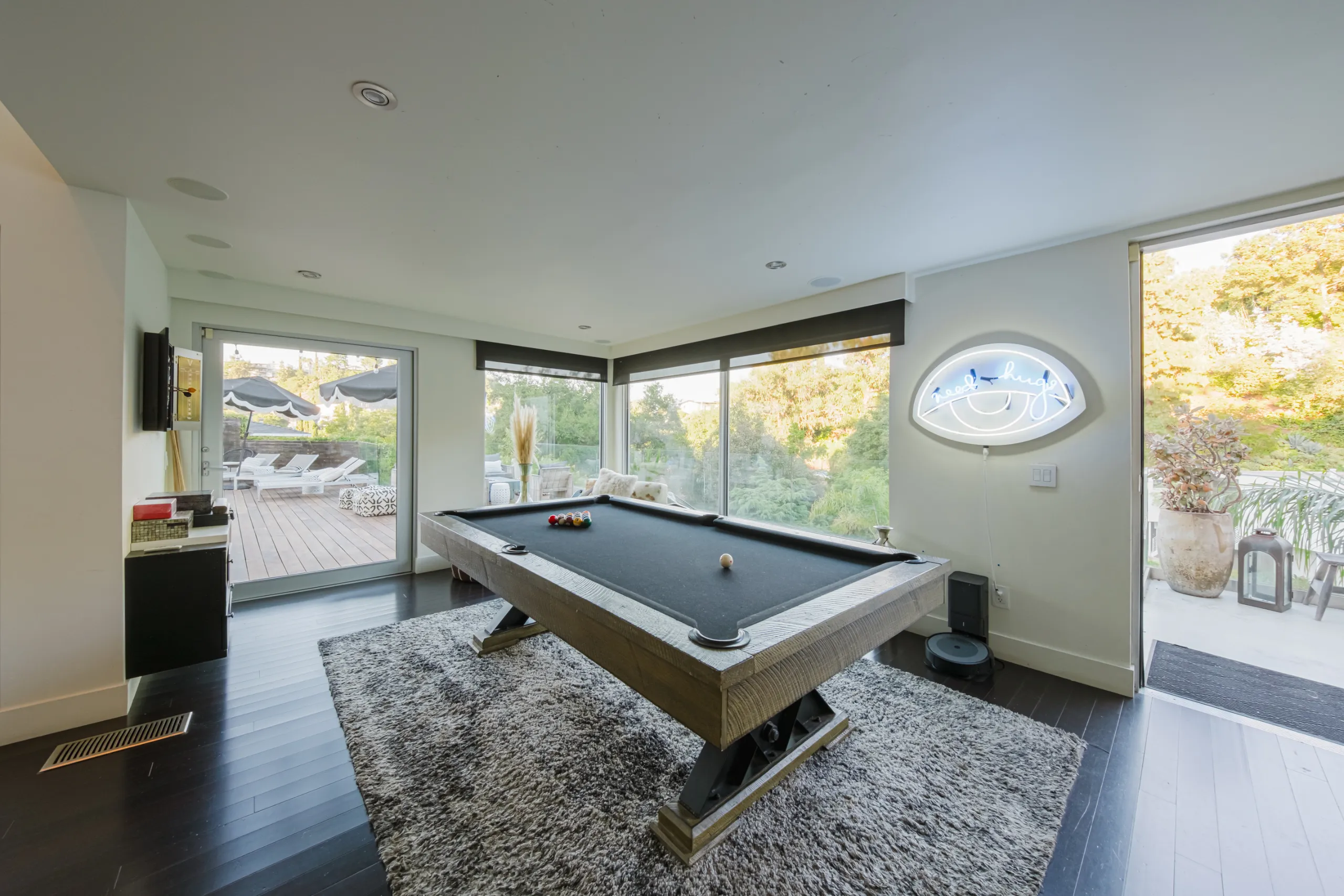 Hollywood Hills Villa with Private Pool, Outdoor Entertainment and Canyon Views — photograph 8