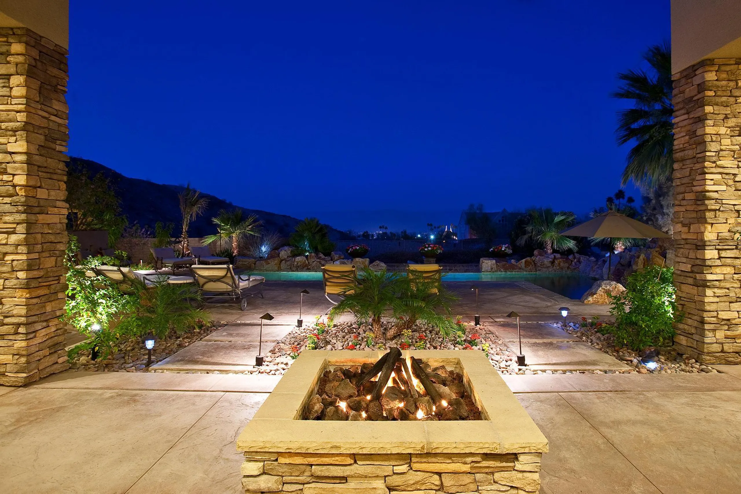 Chic Secluded Luxury Compound in Palm Desert with Private Pool and Firepit — photograph 5