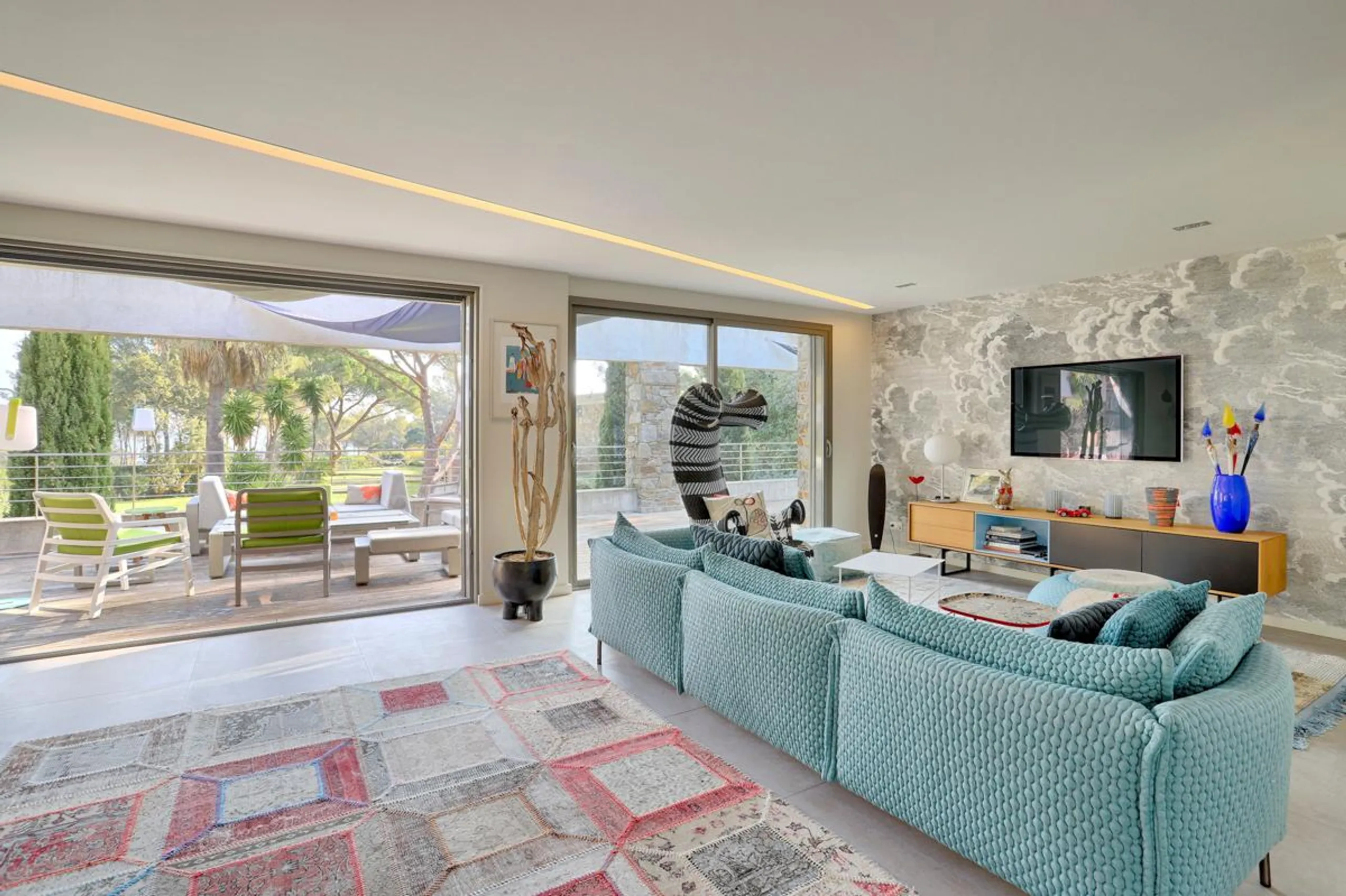 Deluxe Spacious Villa with Pool and Gaou Bay Nearby — photograph 11