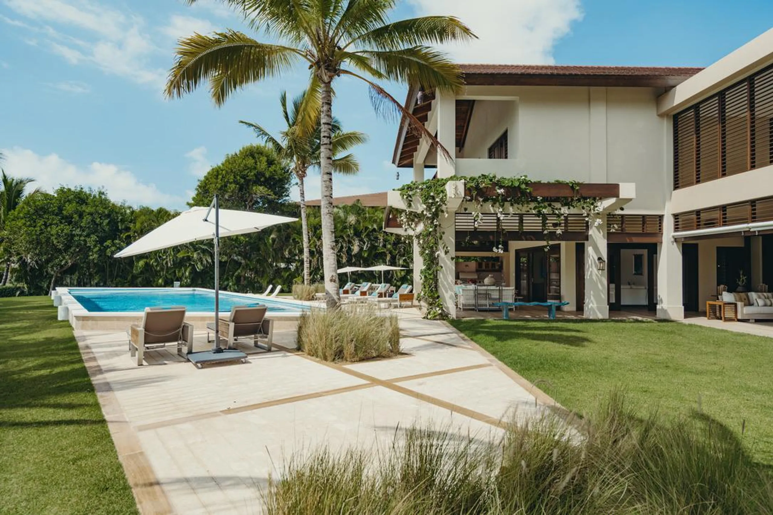 Enchanting Punta Cana Retreat with Private Pool and Tropical Gardens — photograph 3