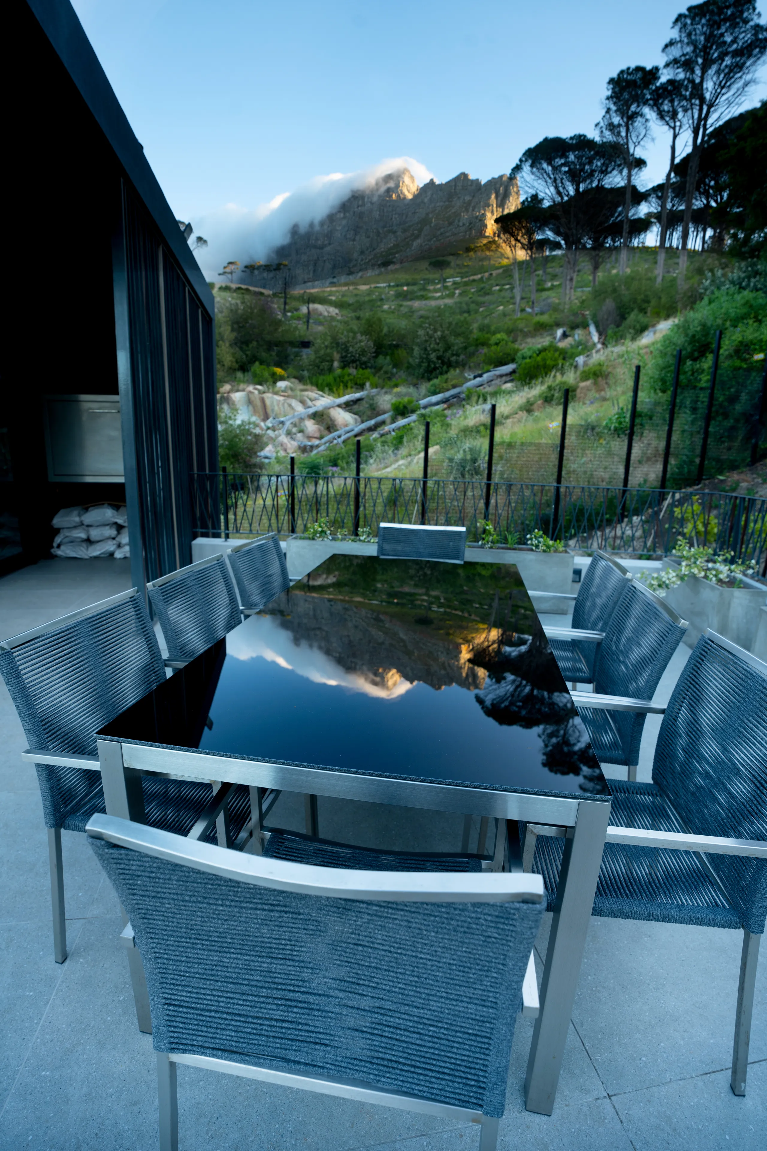 Enchanting Family Villa with Private Pool, Table Mountain and Majestic Lion’s Head Views — photograph 6