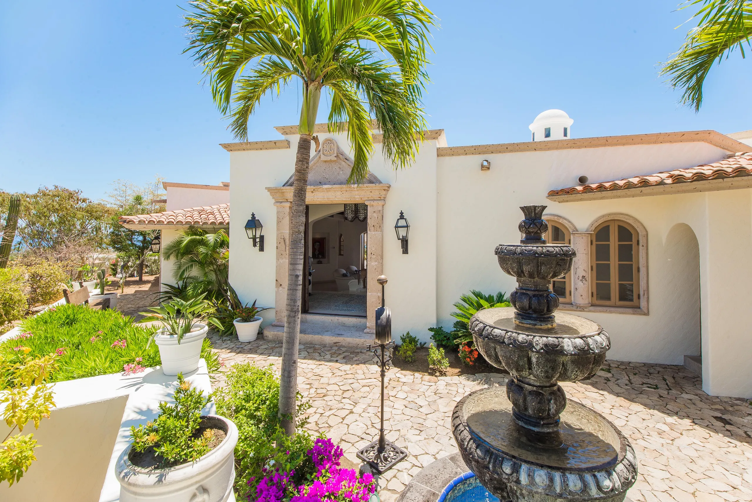 Prestige Oasis Villa with Infinity Pool, Jacuzzi, and Prime Ocean-View — photograph 10