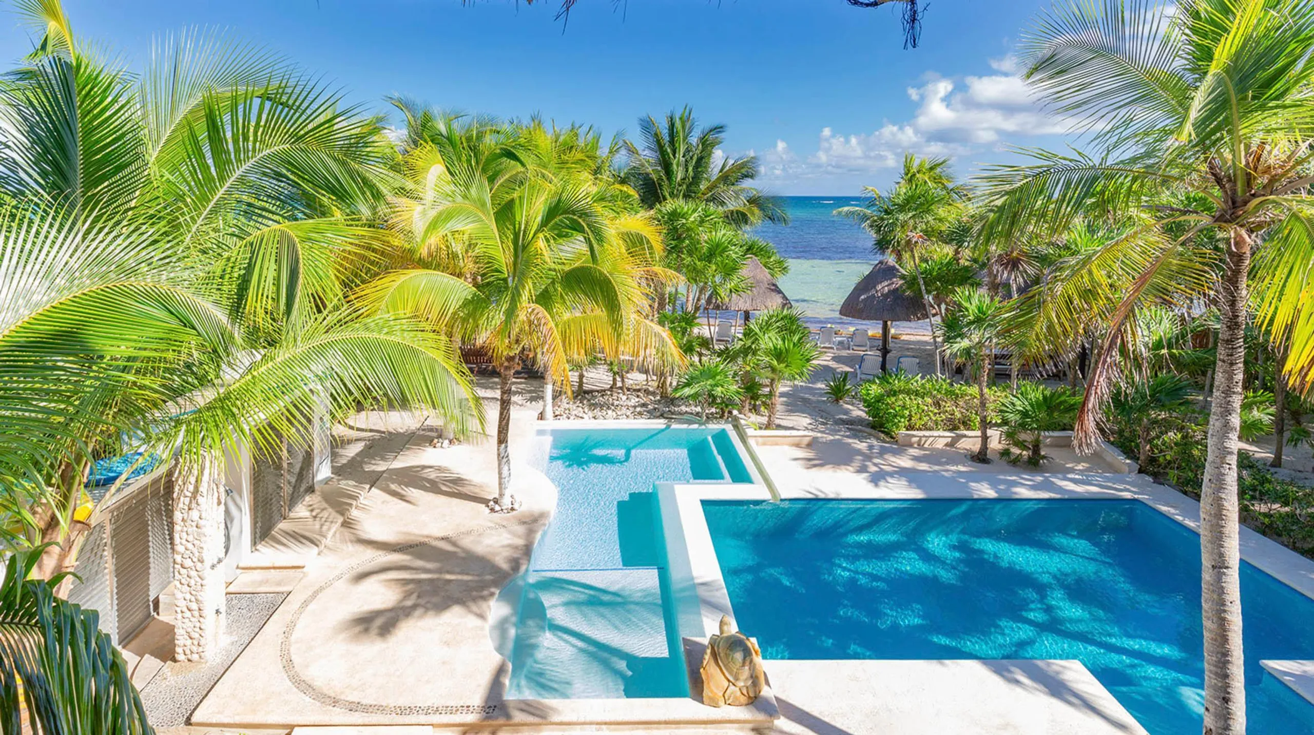 Beautiful Soliman Bay Oceanfront Tropical Estate with Grand Pools by VILLAWAY®, Soliman Bay